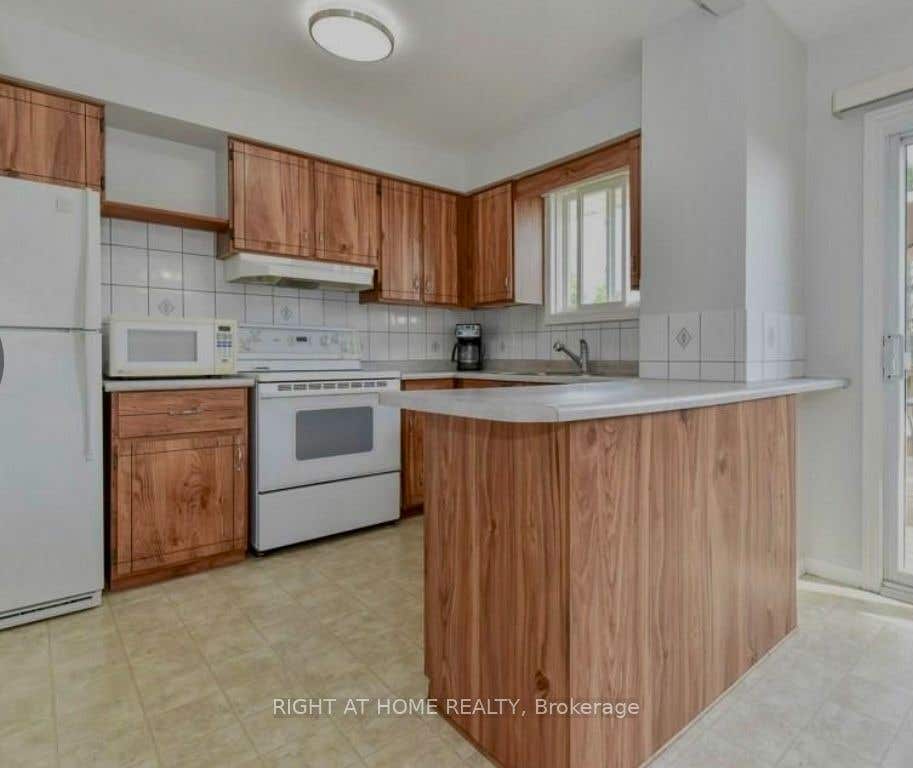 Photo of 113 Southwood Drive, Kitchener, ON N2E 2J1 (MLS # X13665176)