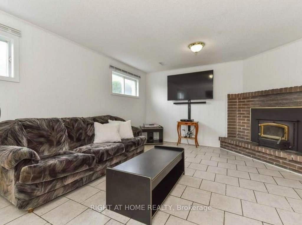Photo of 113 Southwood Drive, Kitchener, ON N2E 2J1 (MLS # X13665176)