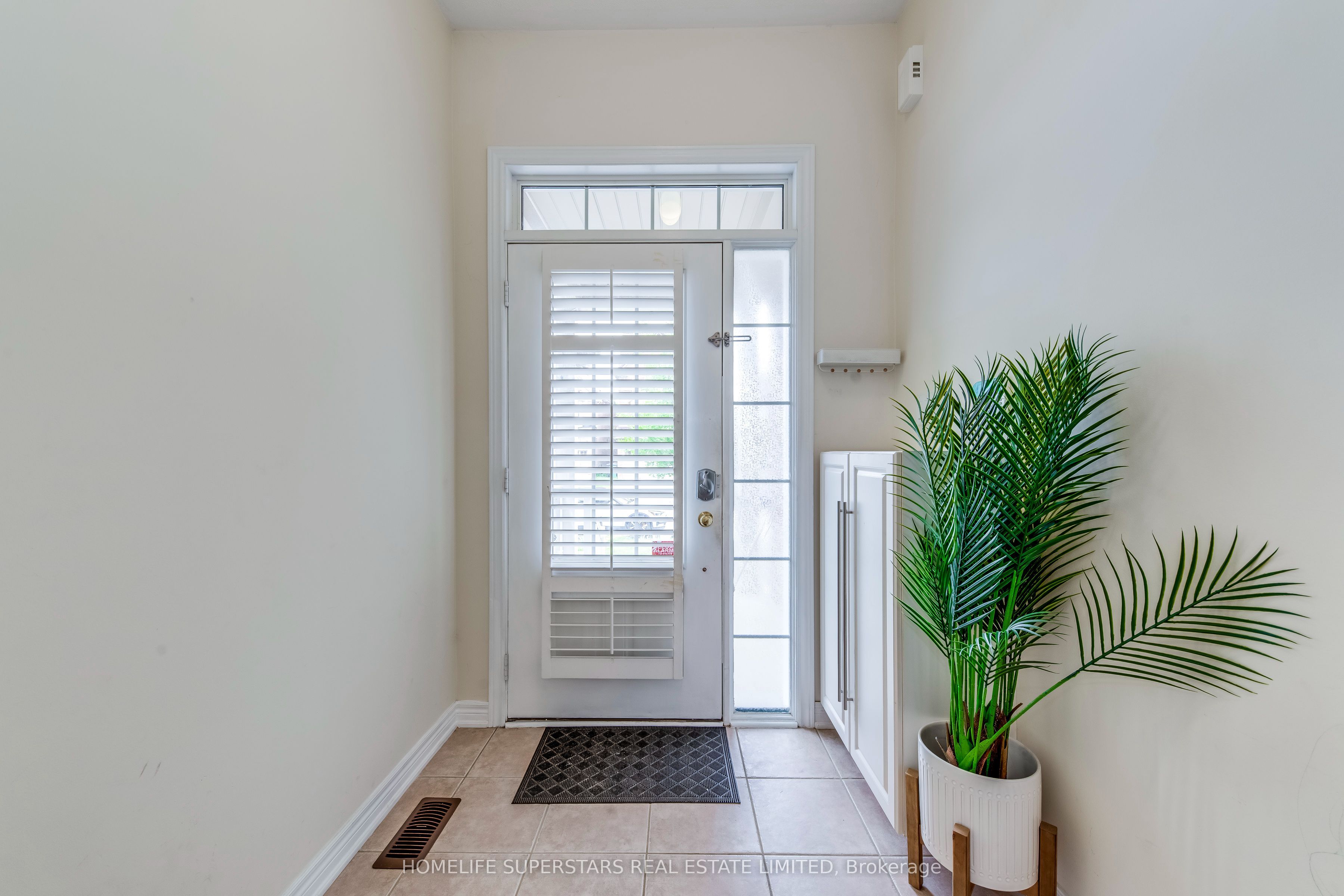 4563 Centretown Way