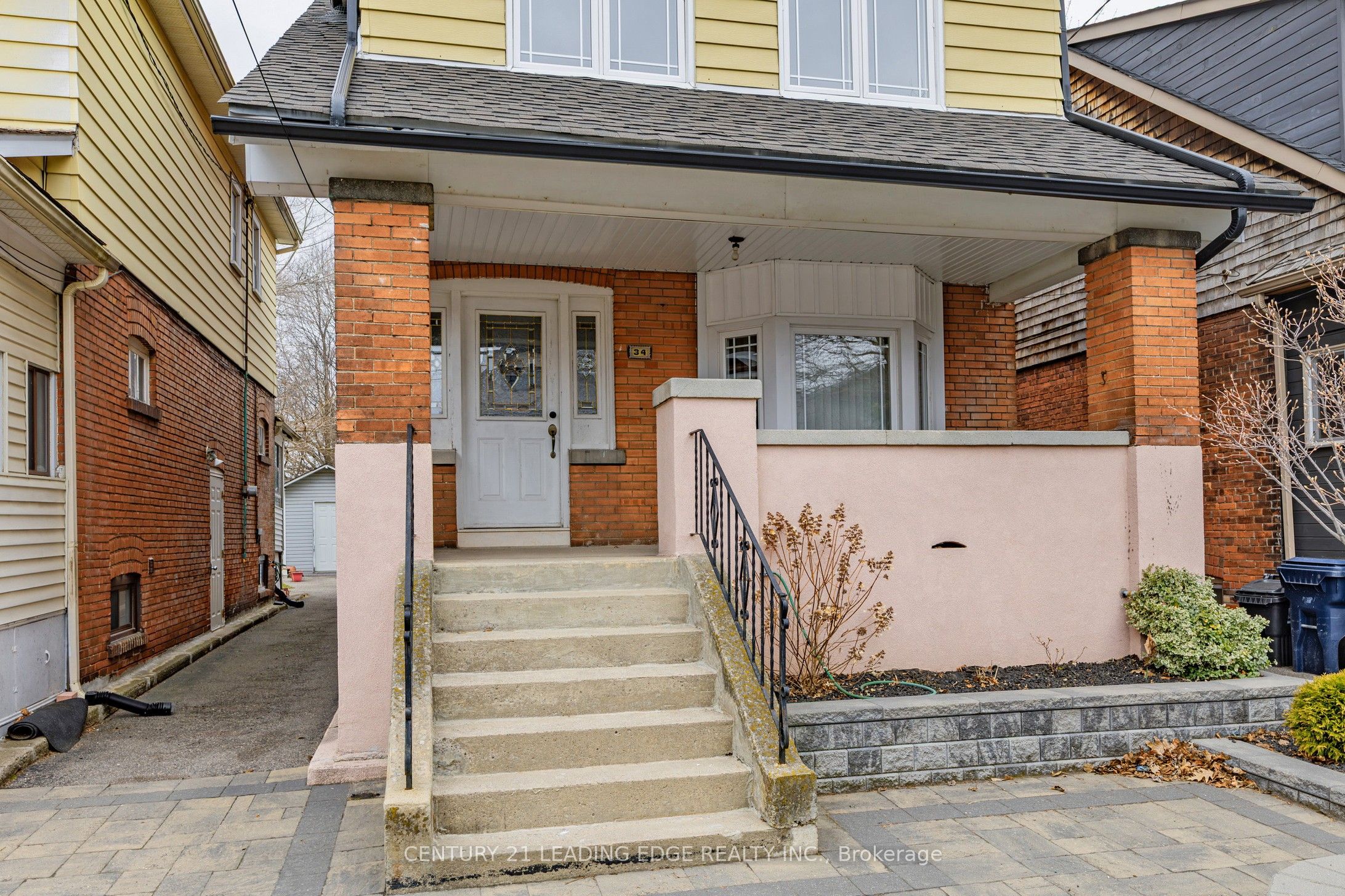 34 CHISHOLM Avenue