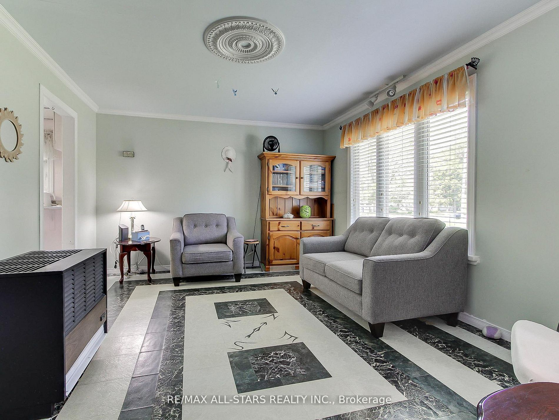 9 Riverglen Drive