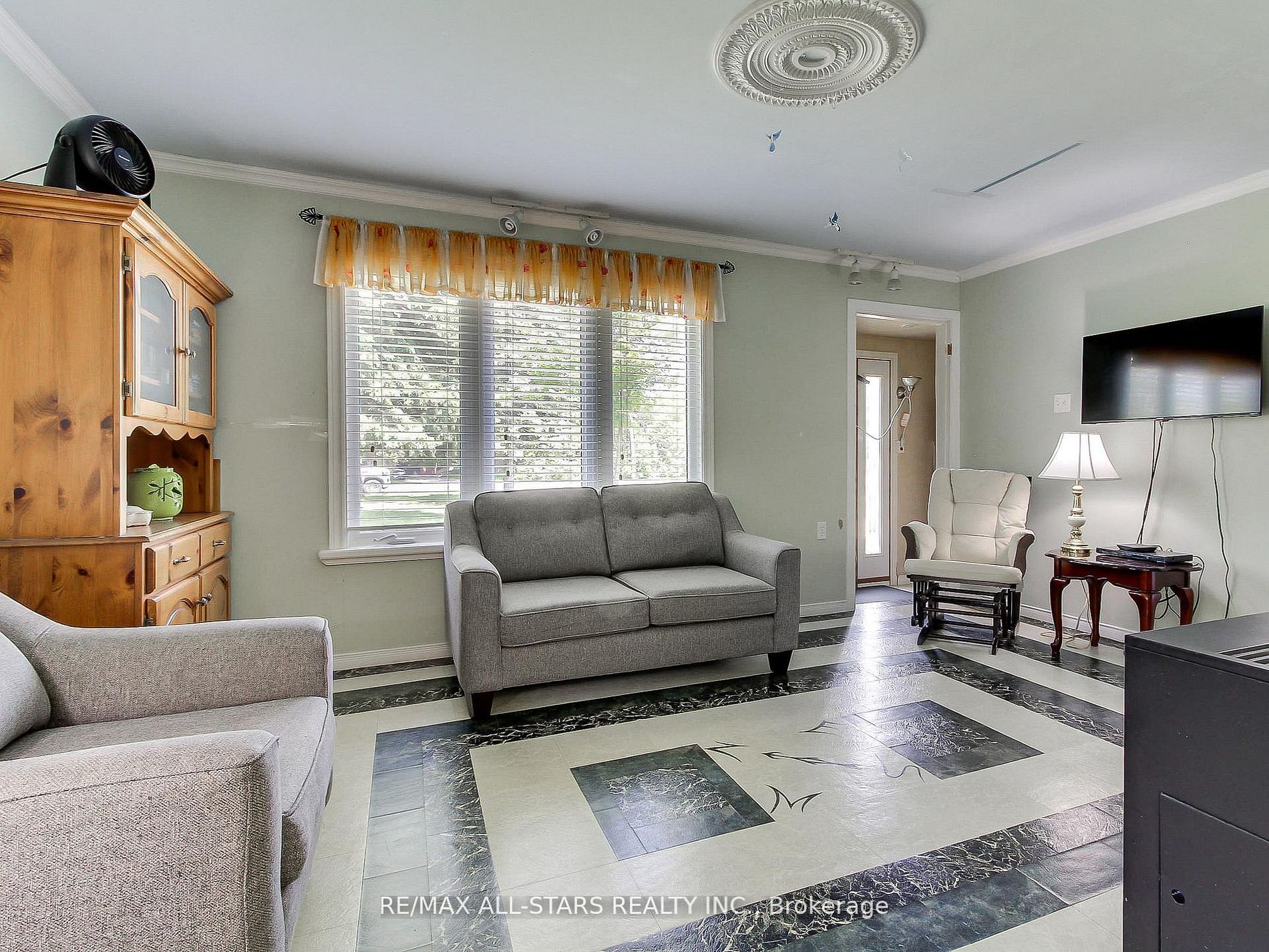 9 Riverglen Drive