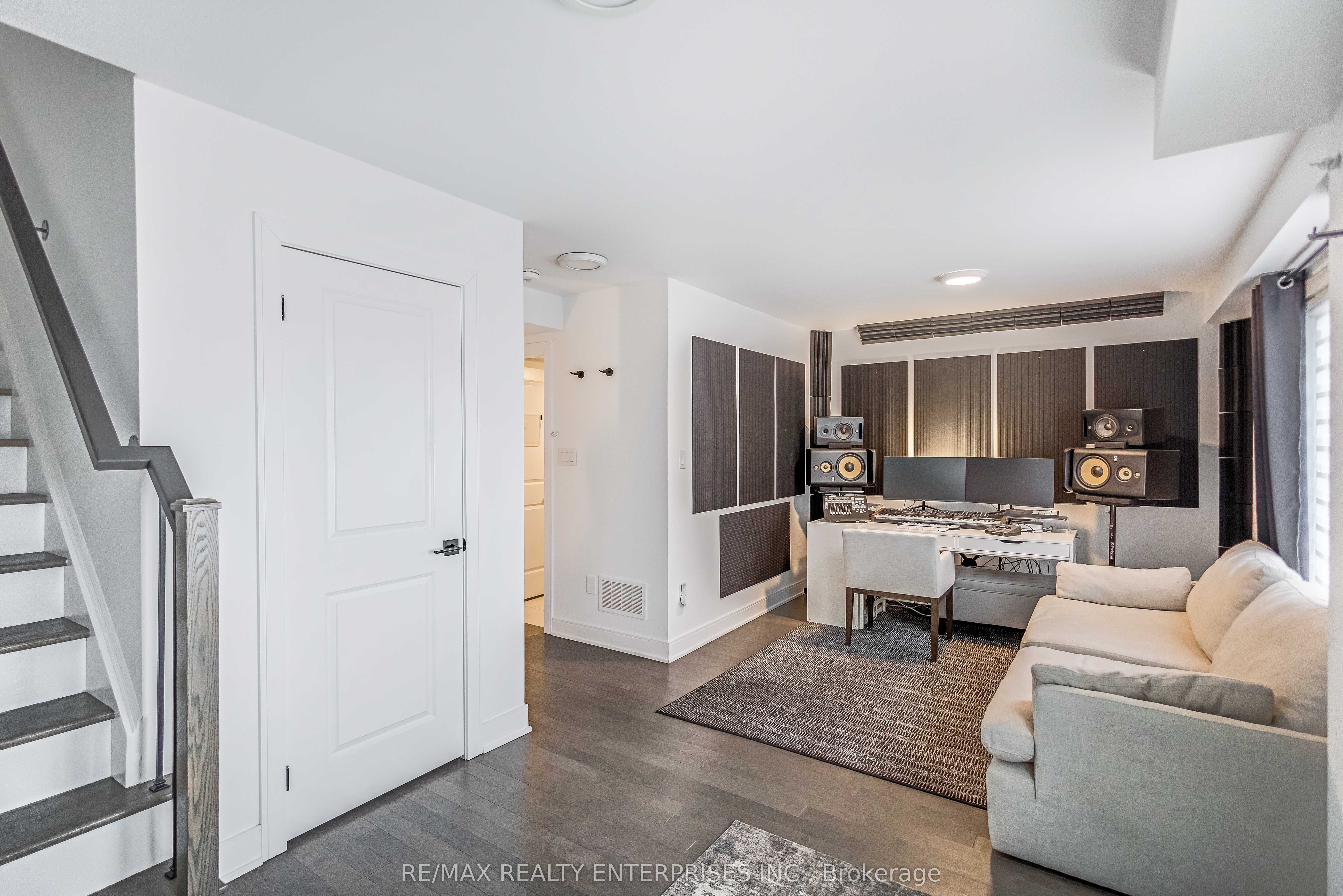 2497 Littlefield Crescent