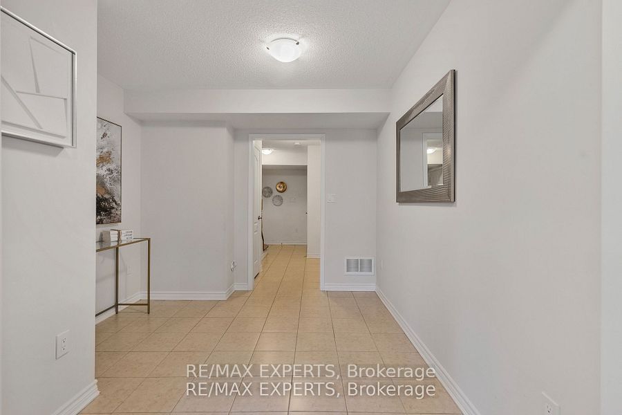 1607 Gainer Crescent