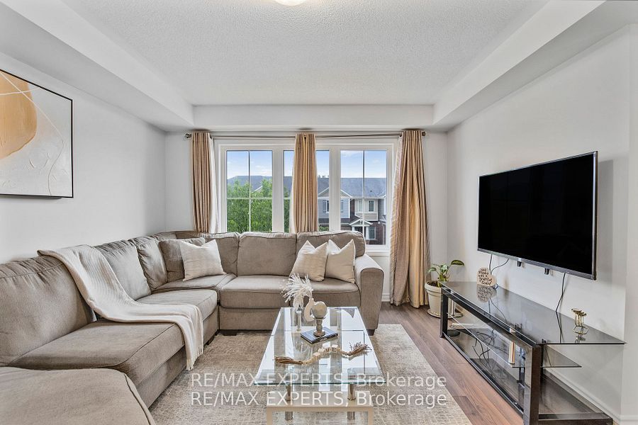 1607 Gainer Crescent