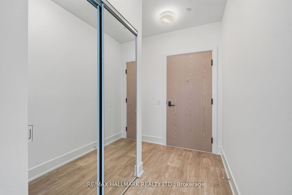 Photo of 10 Inn On The Park Drive #1906, Toronto, ON M3C 0P9 (MLS # C12541996)