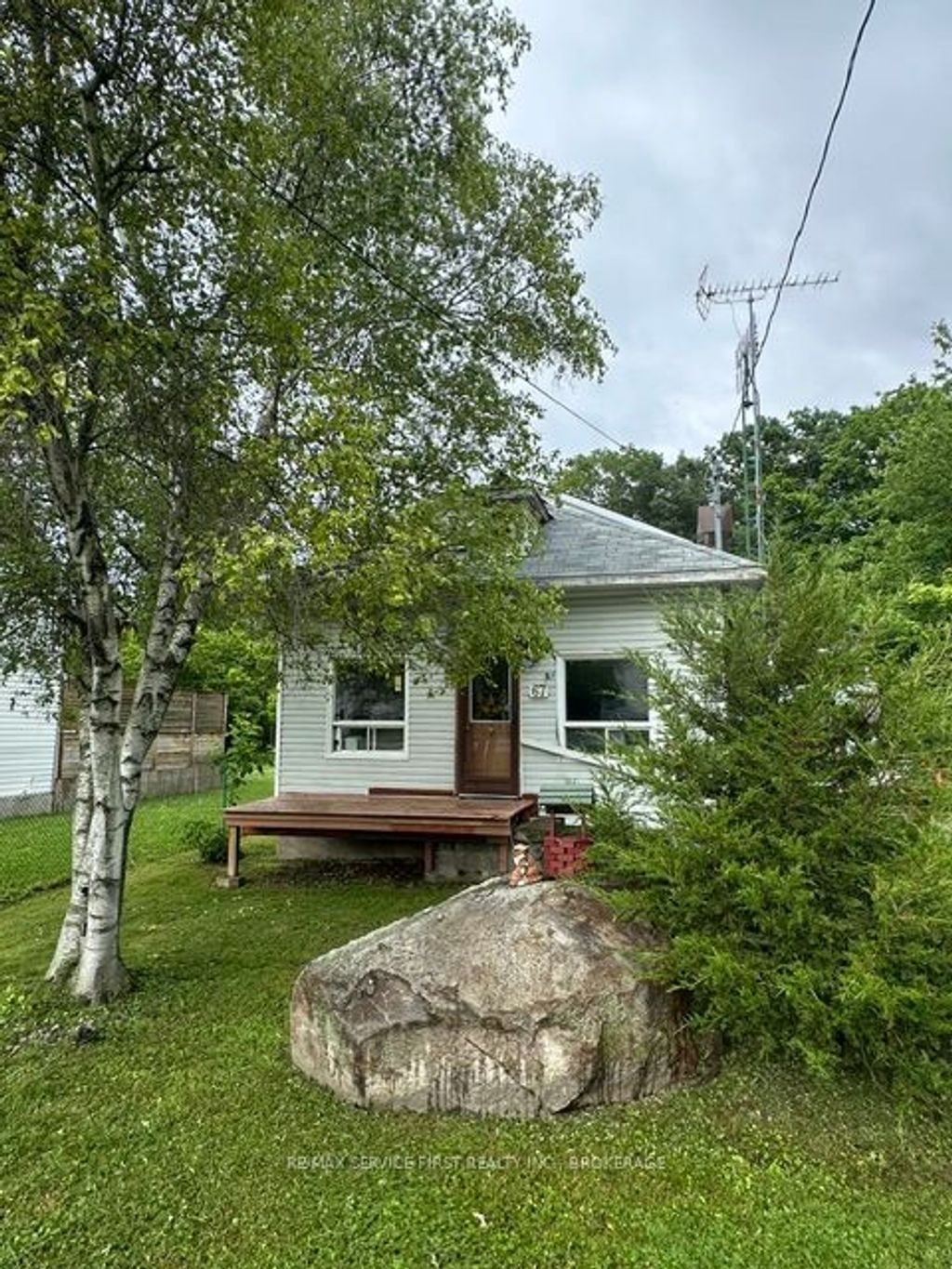 Photo of 67 Osborne Street, Gananoque, ON K7G 2N4 (MLS # X13481954)
