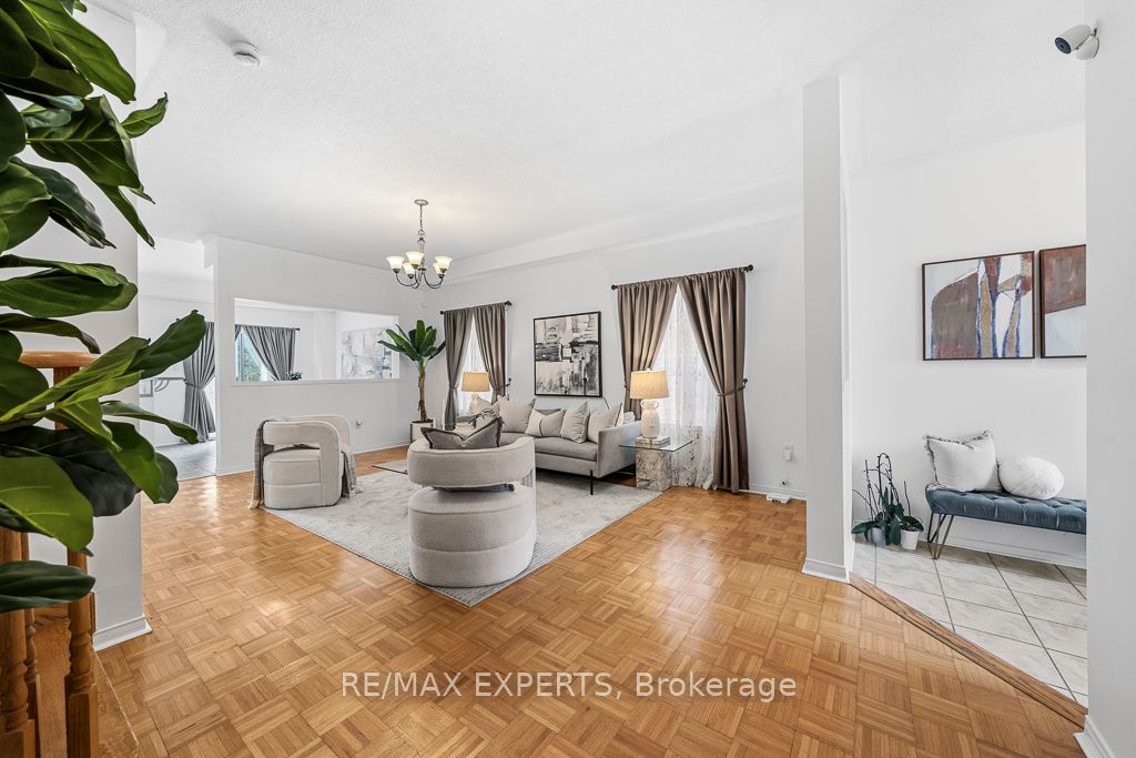 62 Colonial Crescent