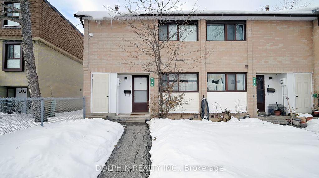 Photo of 15 Fleetwood Crescent #15, Brampton, ON L6T 2E5 (MLS # W12723252)