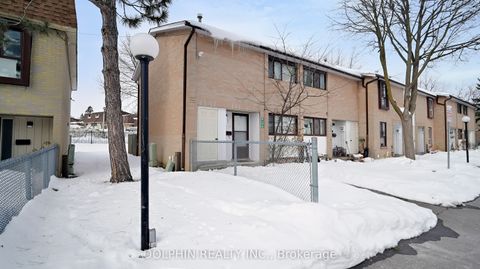 Photo of 15 Fleetwood Crescent #15, Brampton, ON L6T 2E5 (MLS # W12723252)
