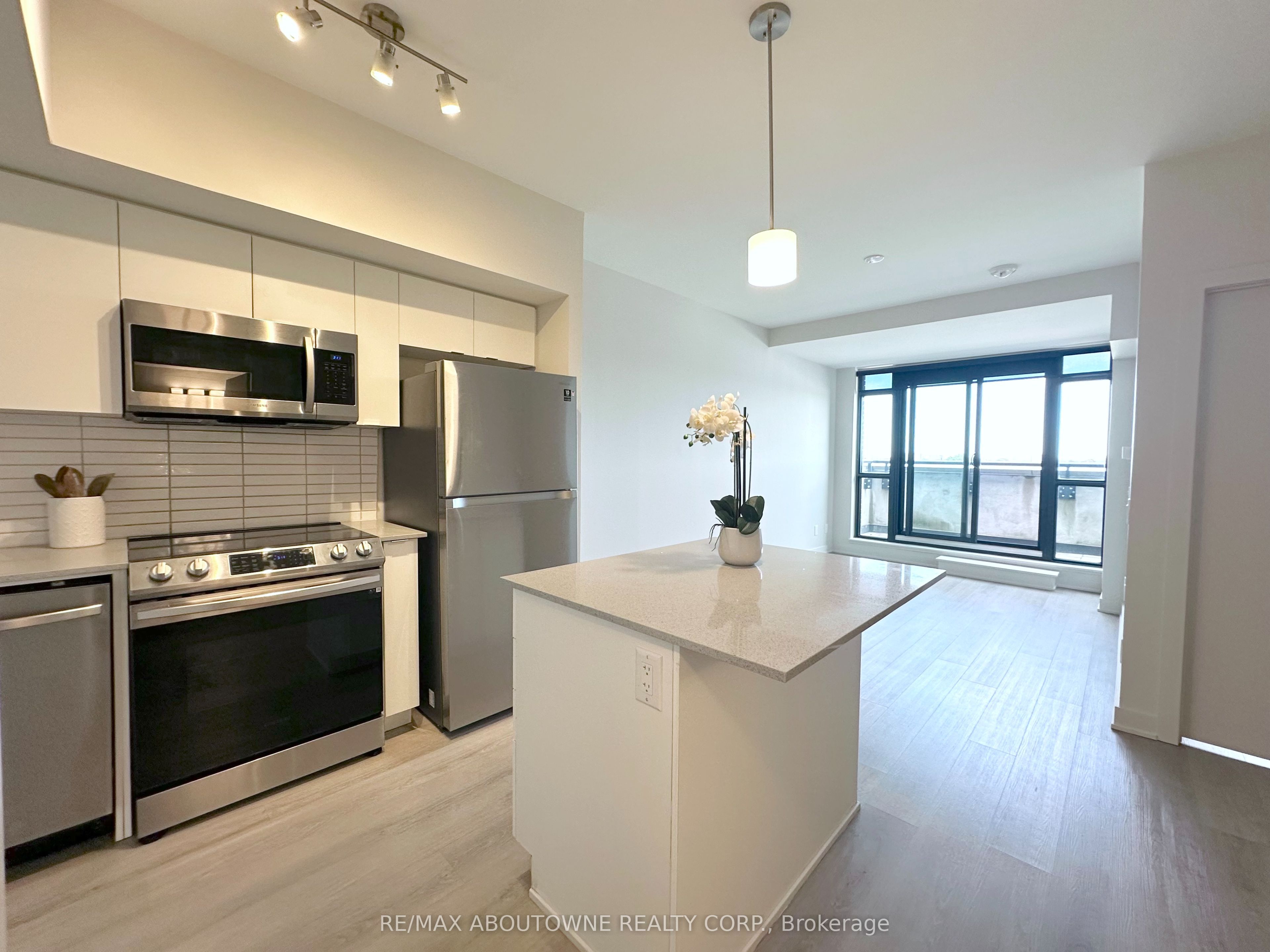 3385 Dundas Street W 611