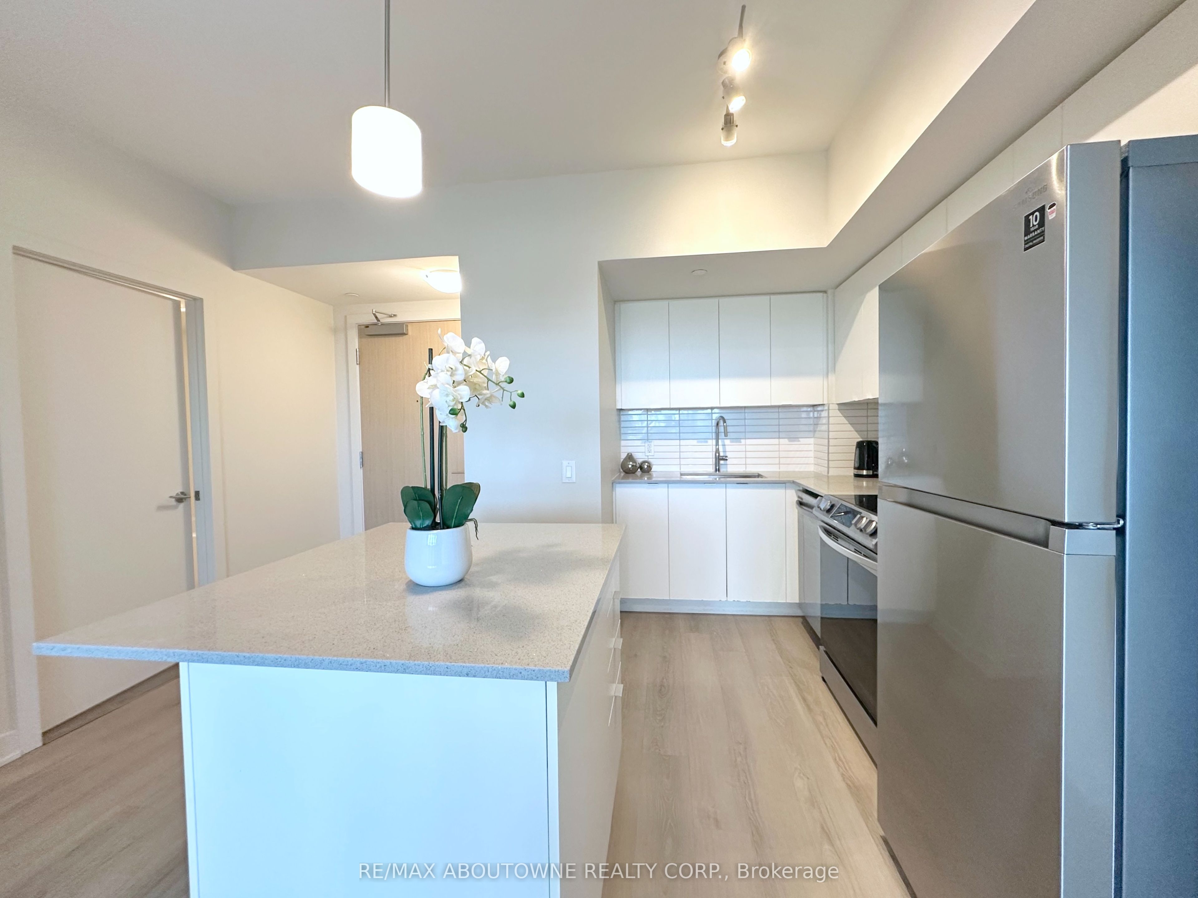 3385 Dundas Street W 611
