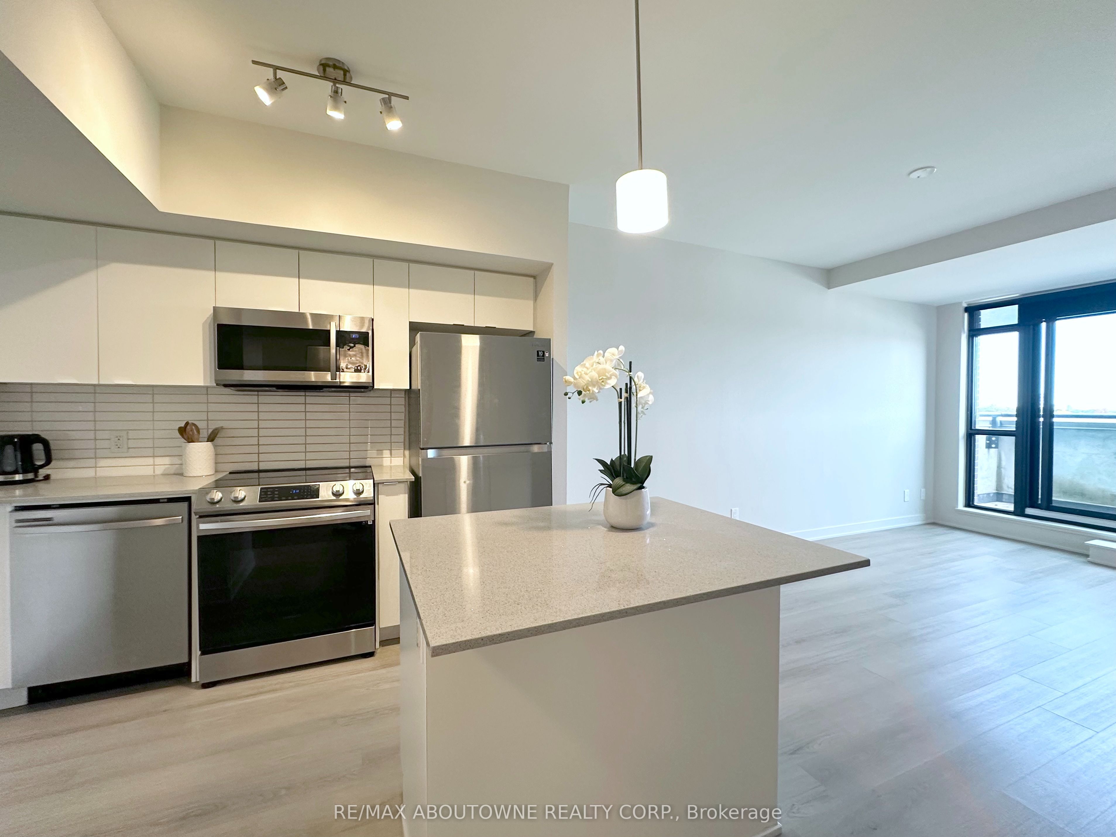 3385 Dundas Street W 611