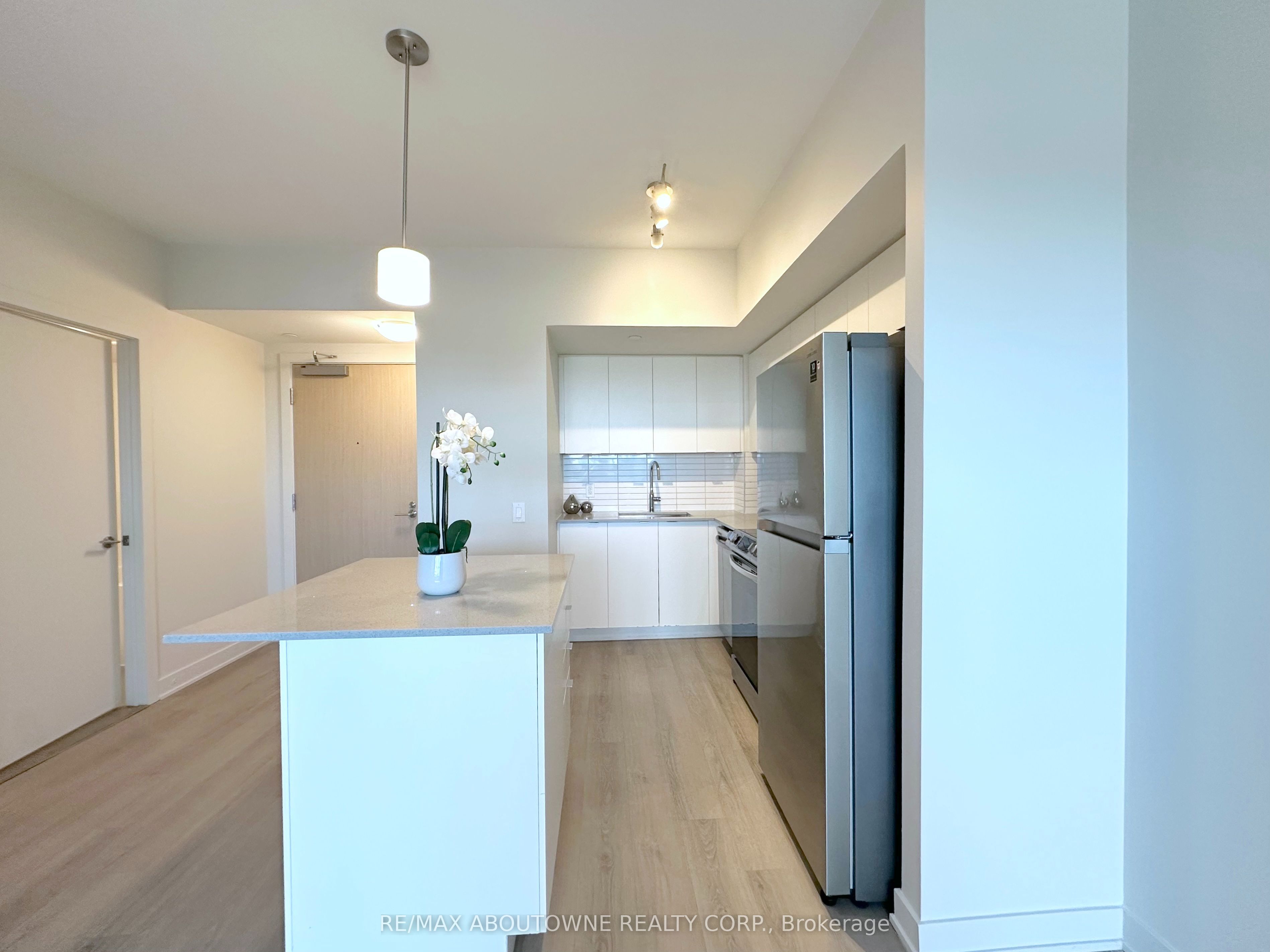 3385 Dundas Street W 611