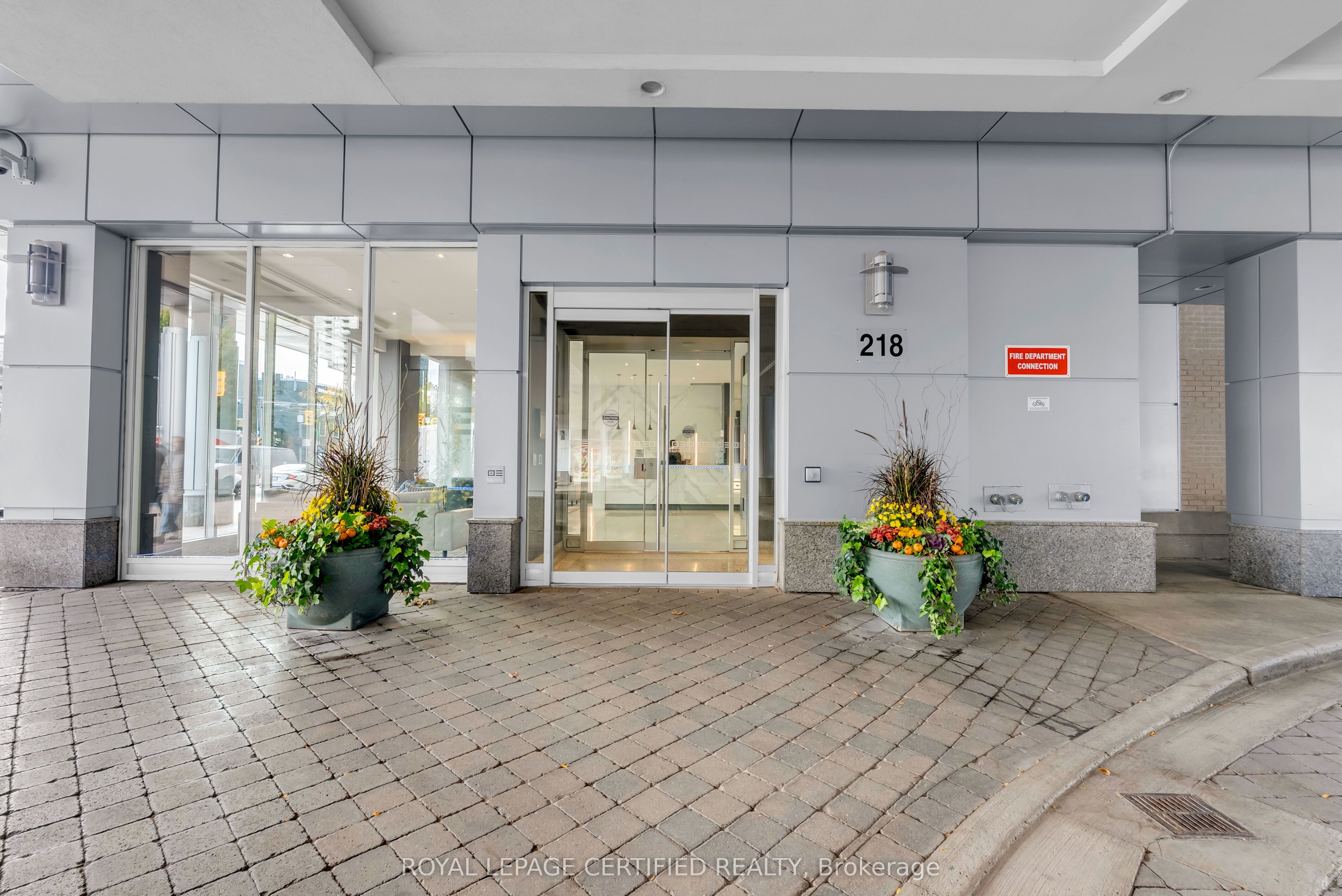 218 Queens Quay W 1405