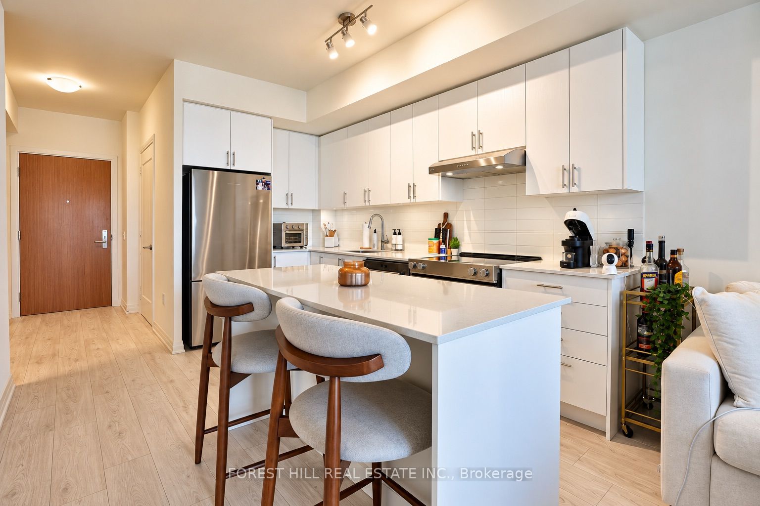 8960 Jane Street 2516
