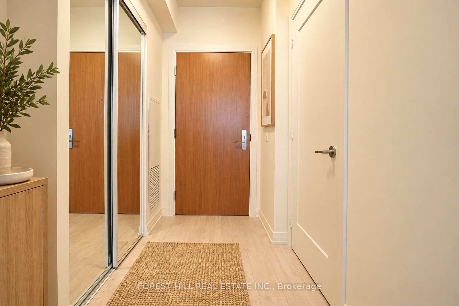 8960 Jane Street 2516