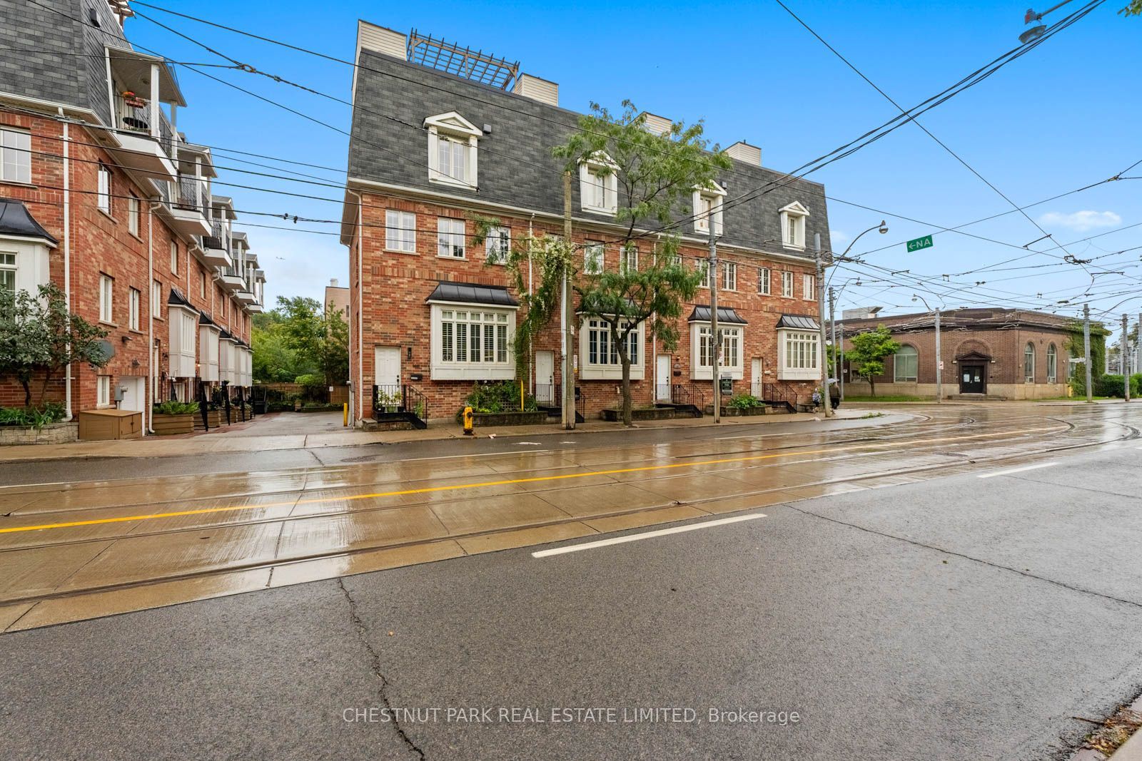 1437 Queen Street E