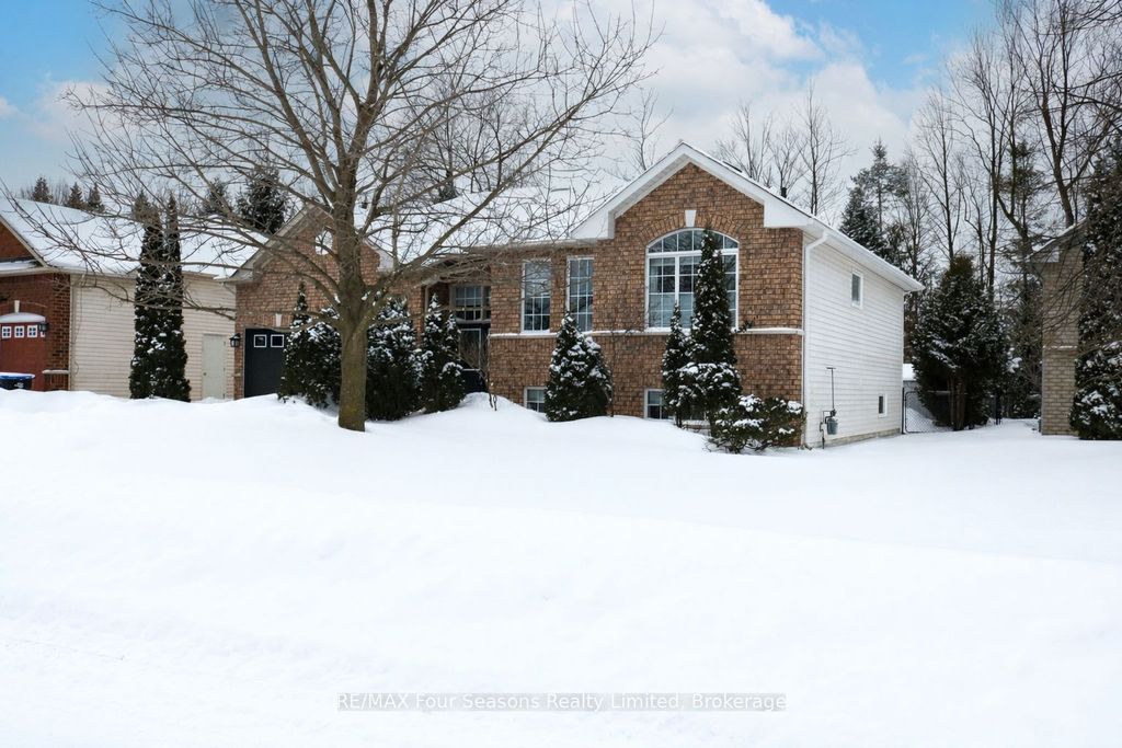 Photo of 25 Silversands Crescent, Wasaga Beach, ON L9Z 1P8 (MLS # S12706368)