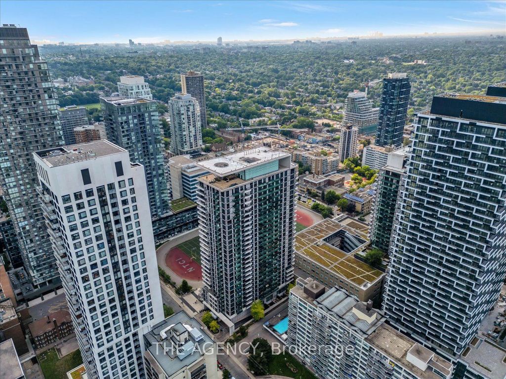 Photo of 70 Roehampton Avenue #PH15, Toronto, ON M4P 1R2 (MLS # C12441572)