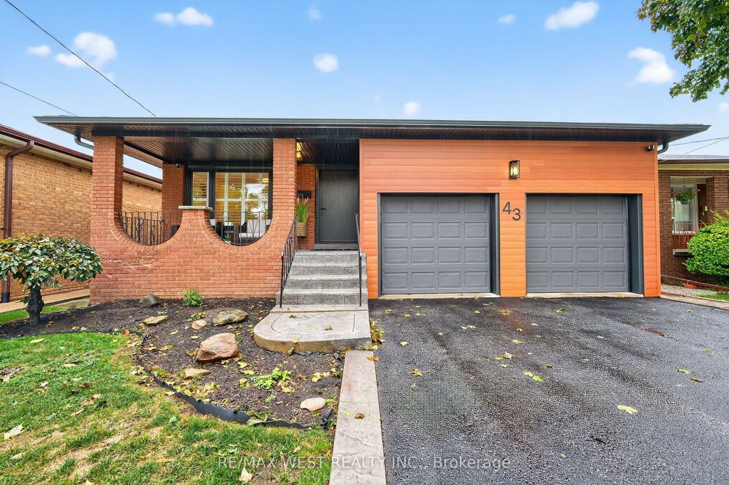 Photo of 43 St Georges Boulevard, Toronto, ON M9R 1X3 (MLS # W12429072)
