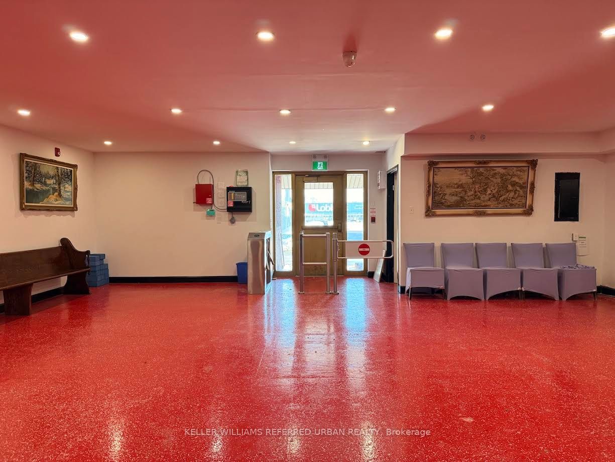 2261 Dundas Street W