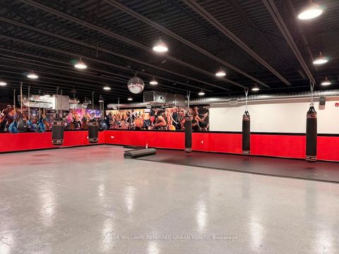 2261 Dundas Street W Toronto ON M6R 1X6