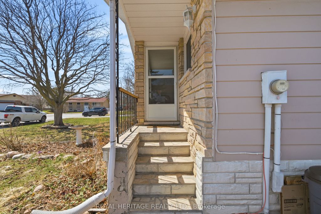 Photo of 18 Panelas Crescent, Quinte West, ON K8V 6A5 (MLS # X12978368)