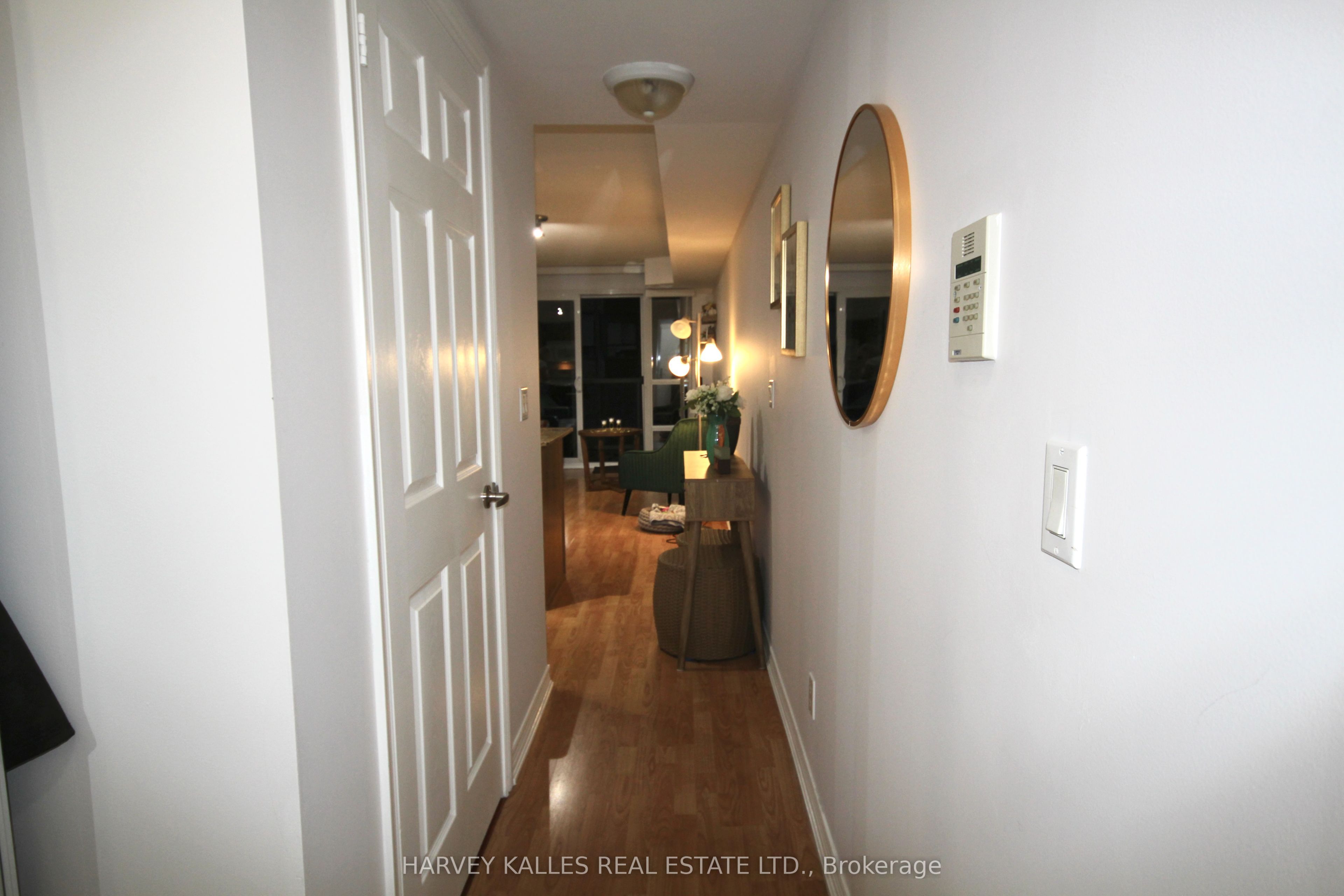 761 Bay Street S 707