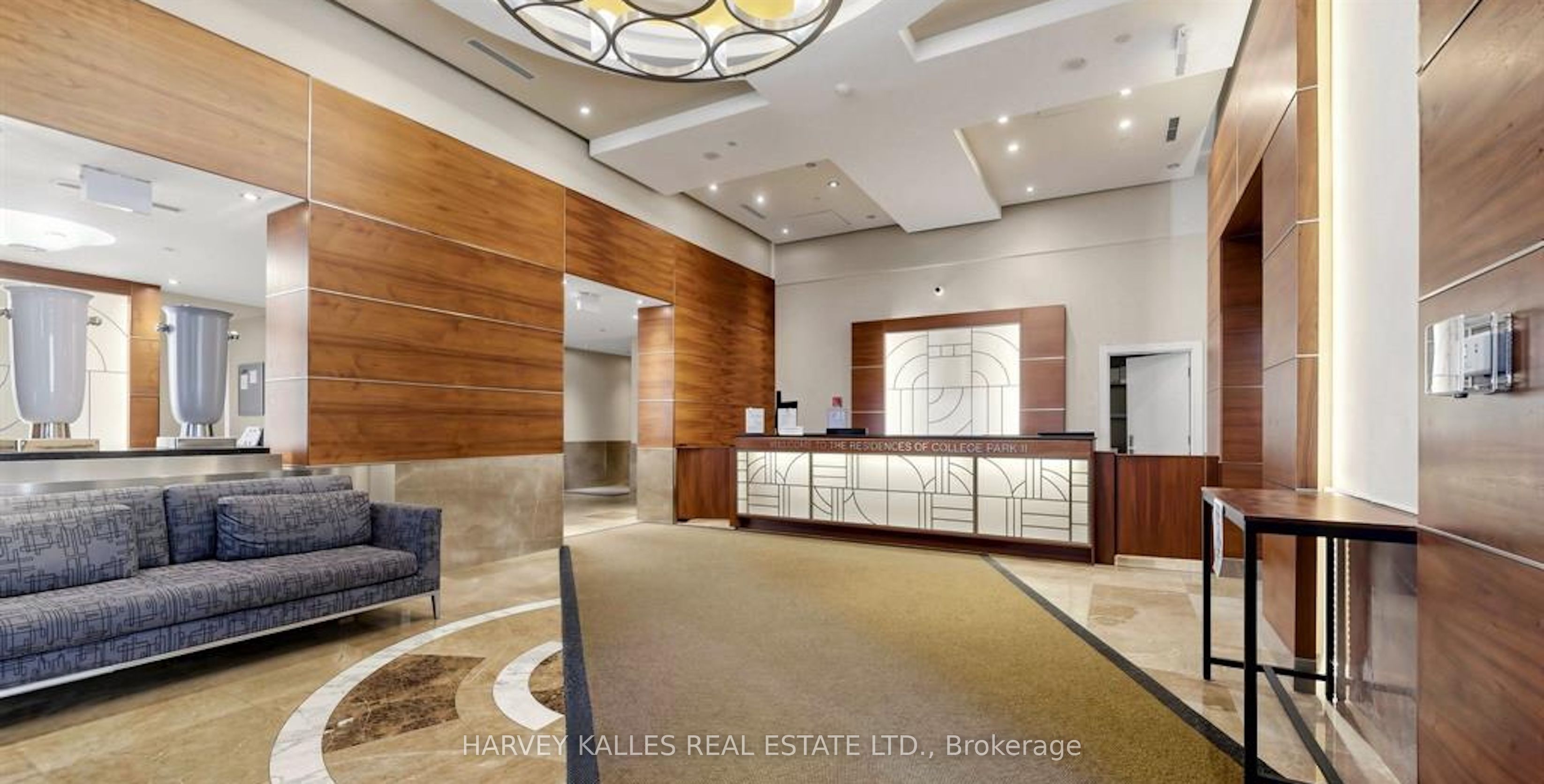 761 Bay Street S 707