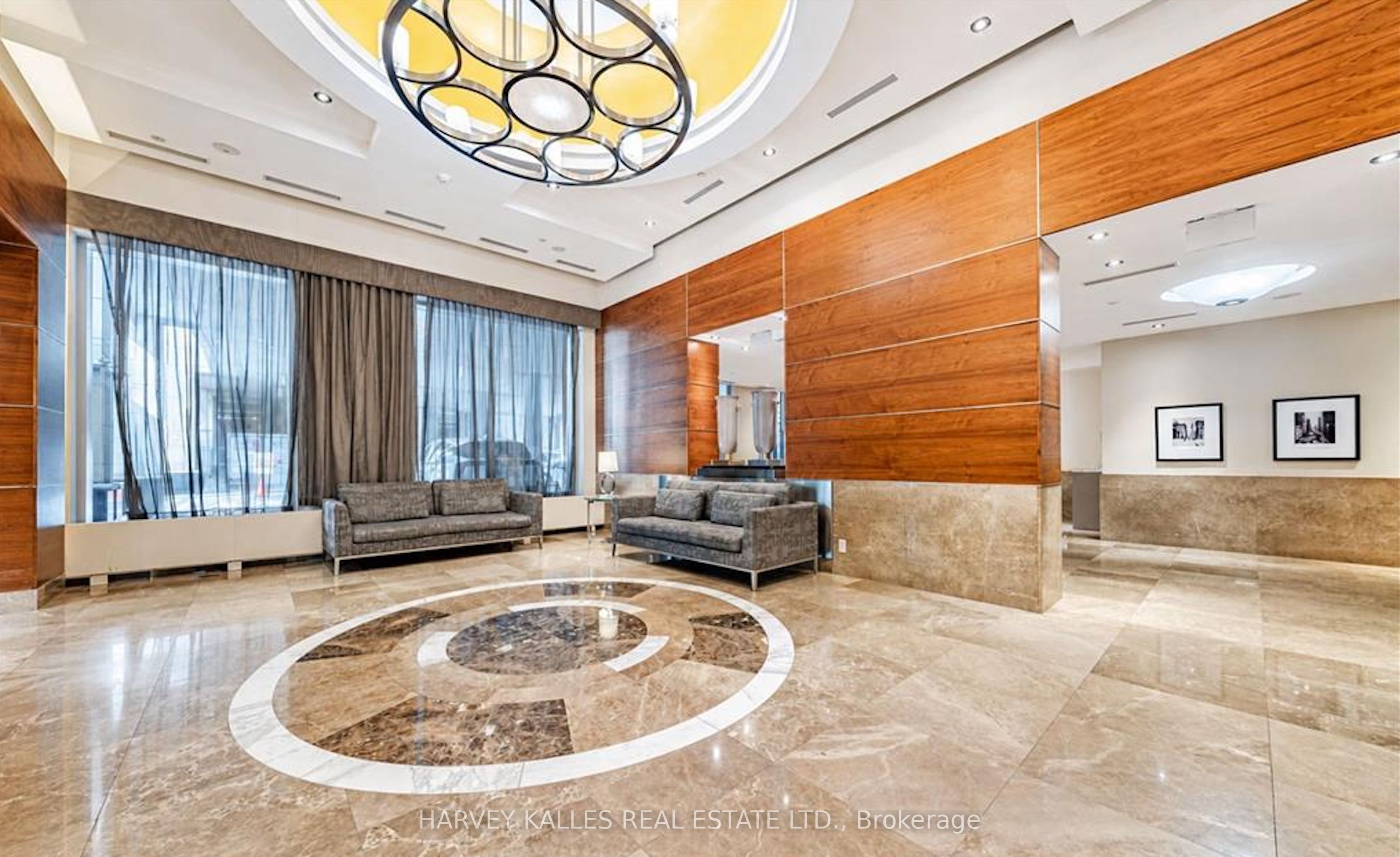 761 Bay Street S 707