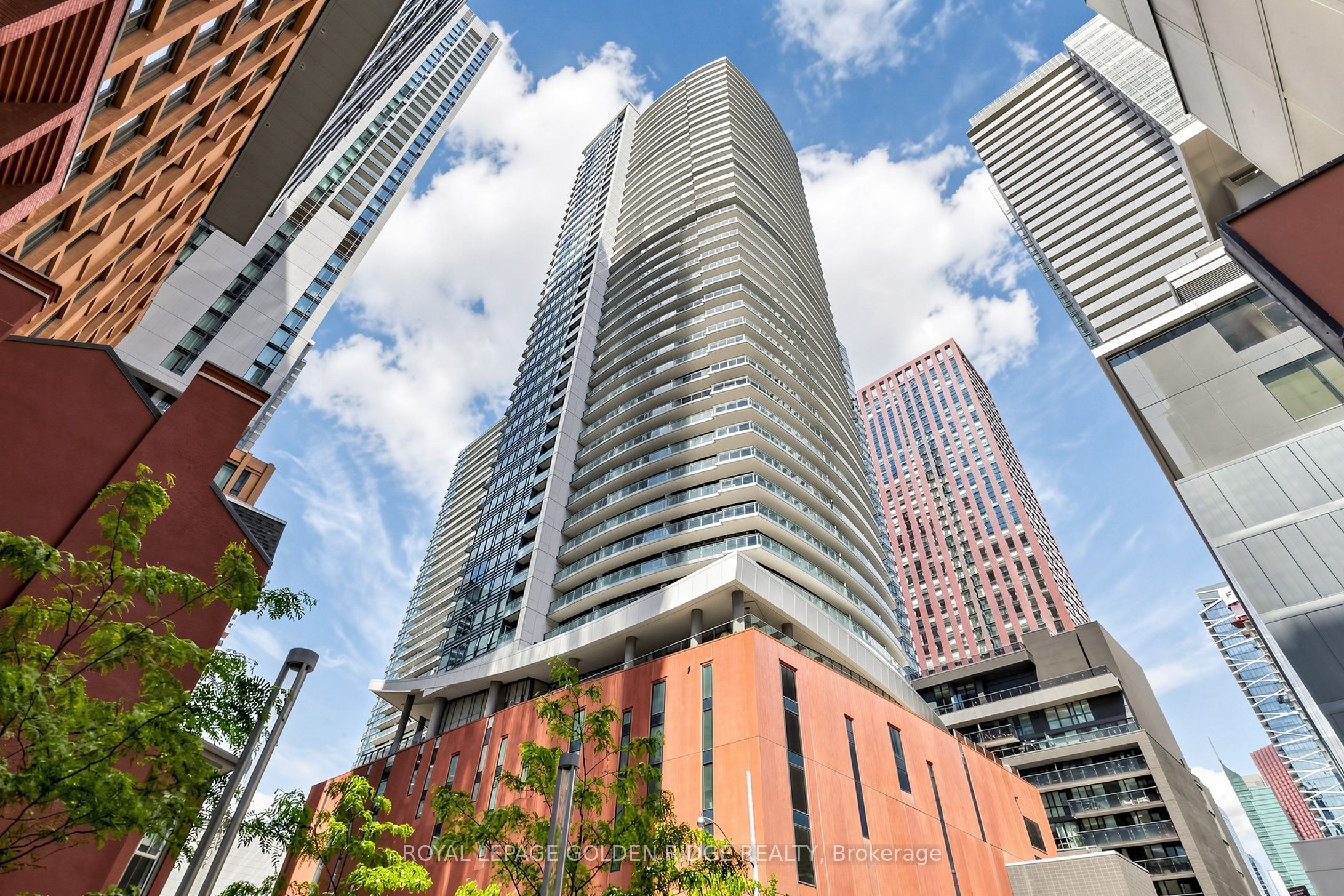 21 Widmer Street 1108