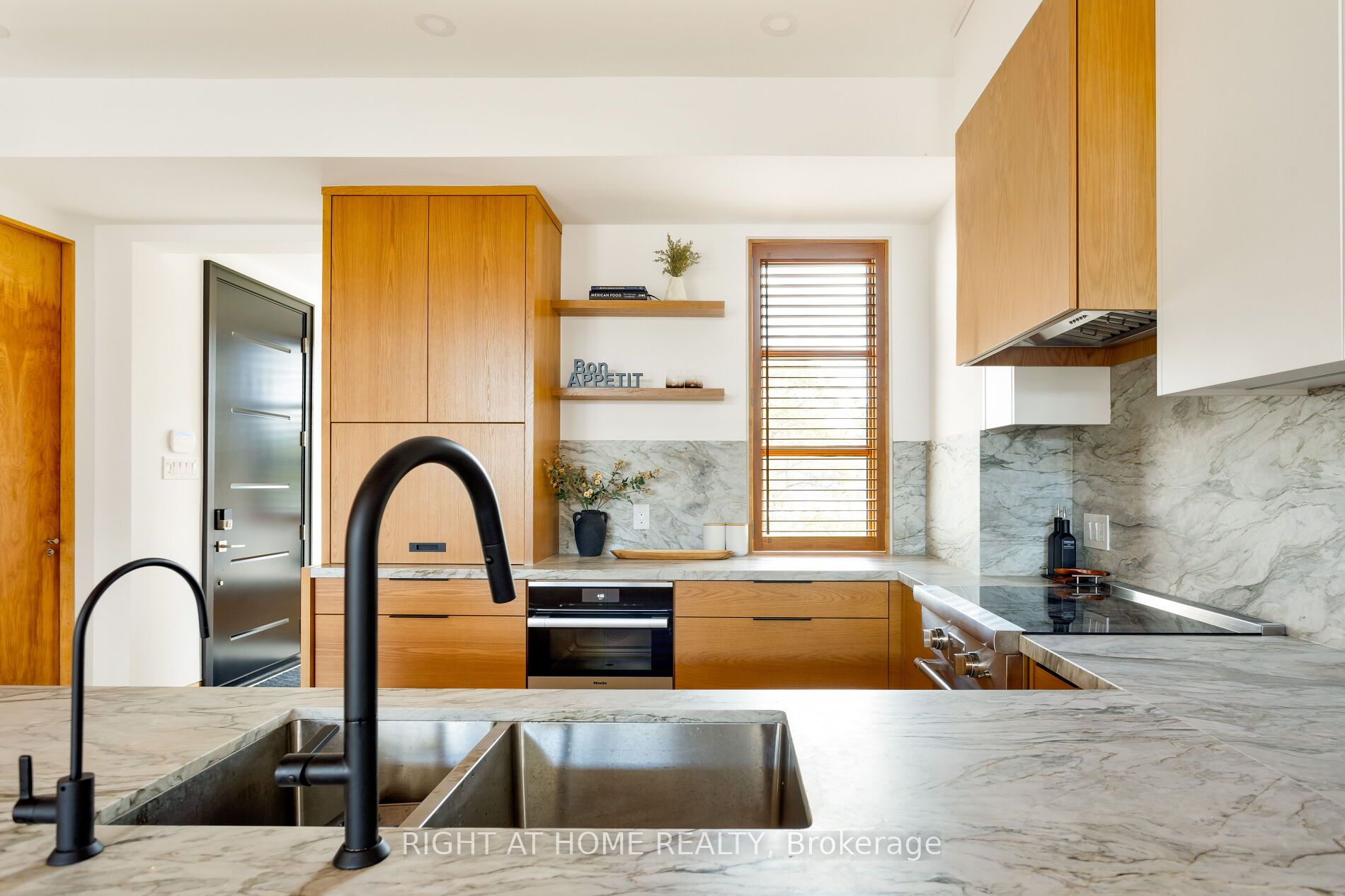 16 Marquis Avenue