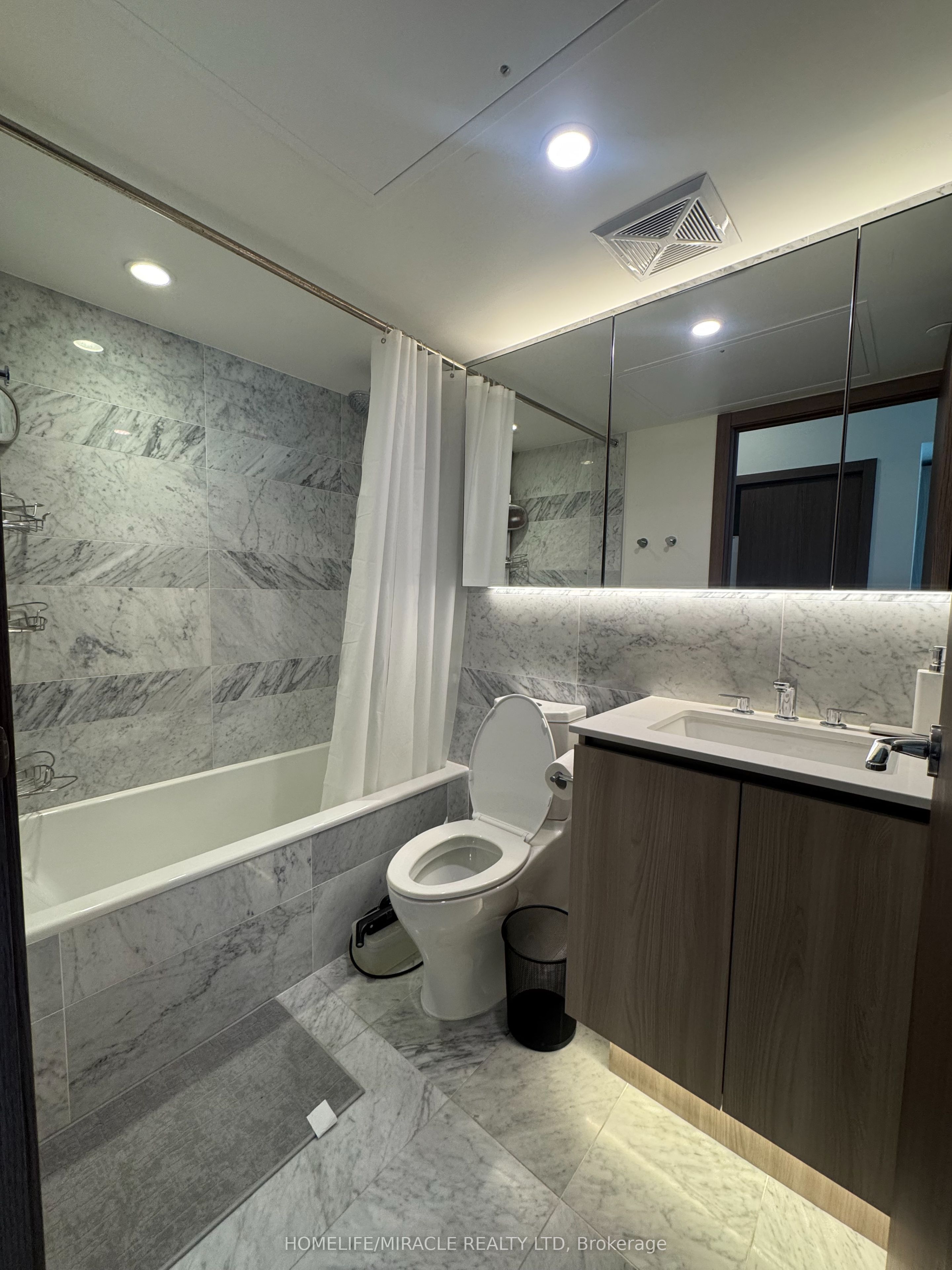 19 Bathurst Street 3909