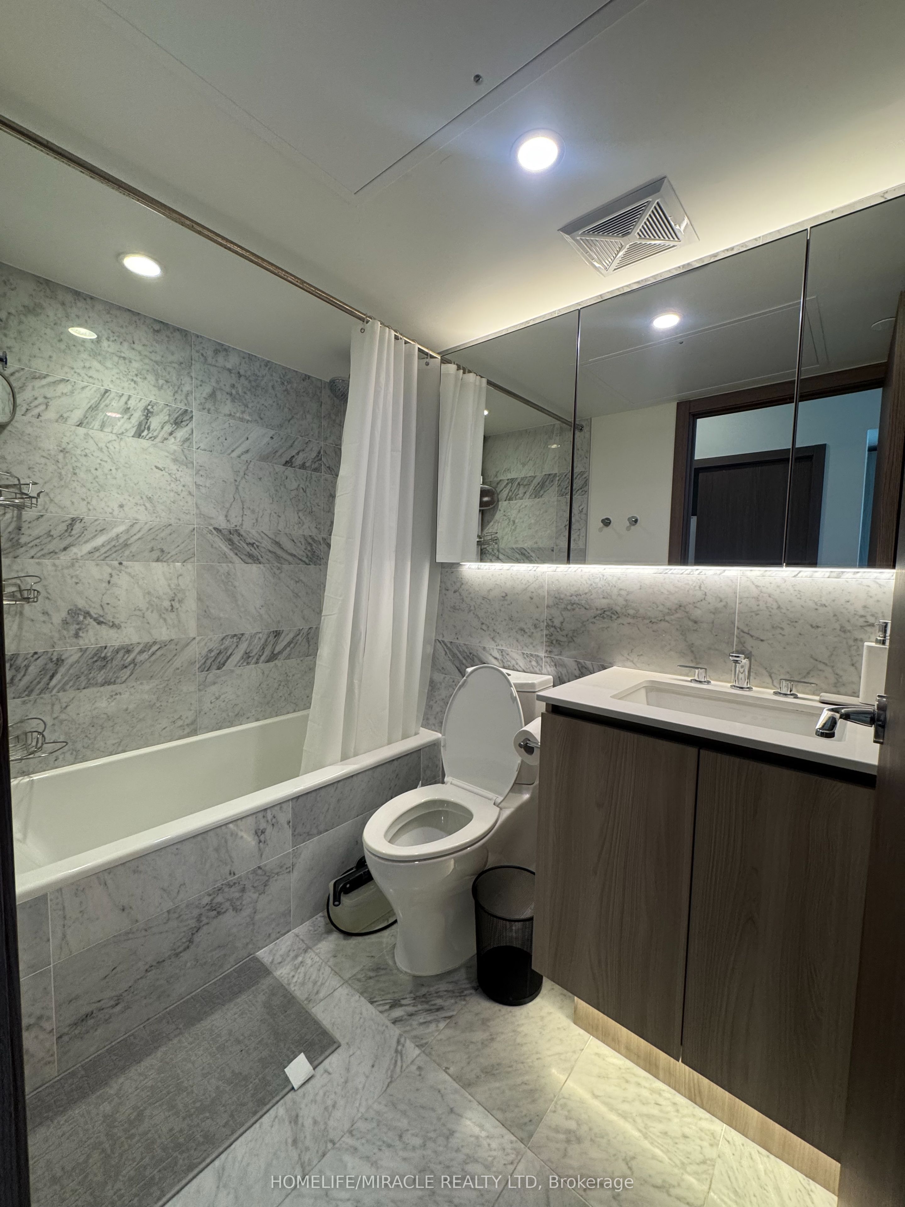 19 Bathurst Street 3909