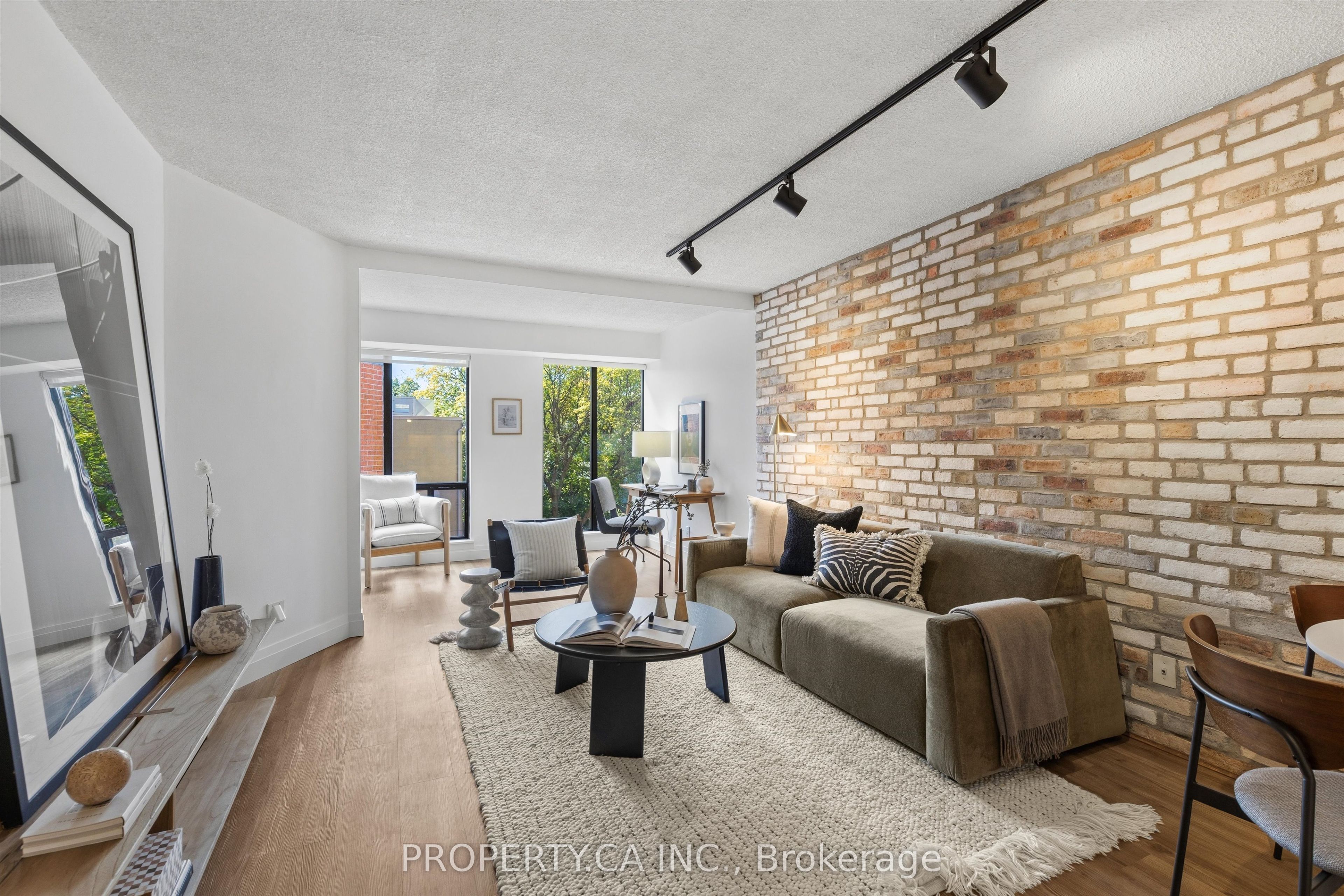 456 College Street 306