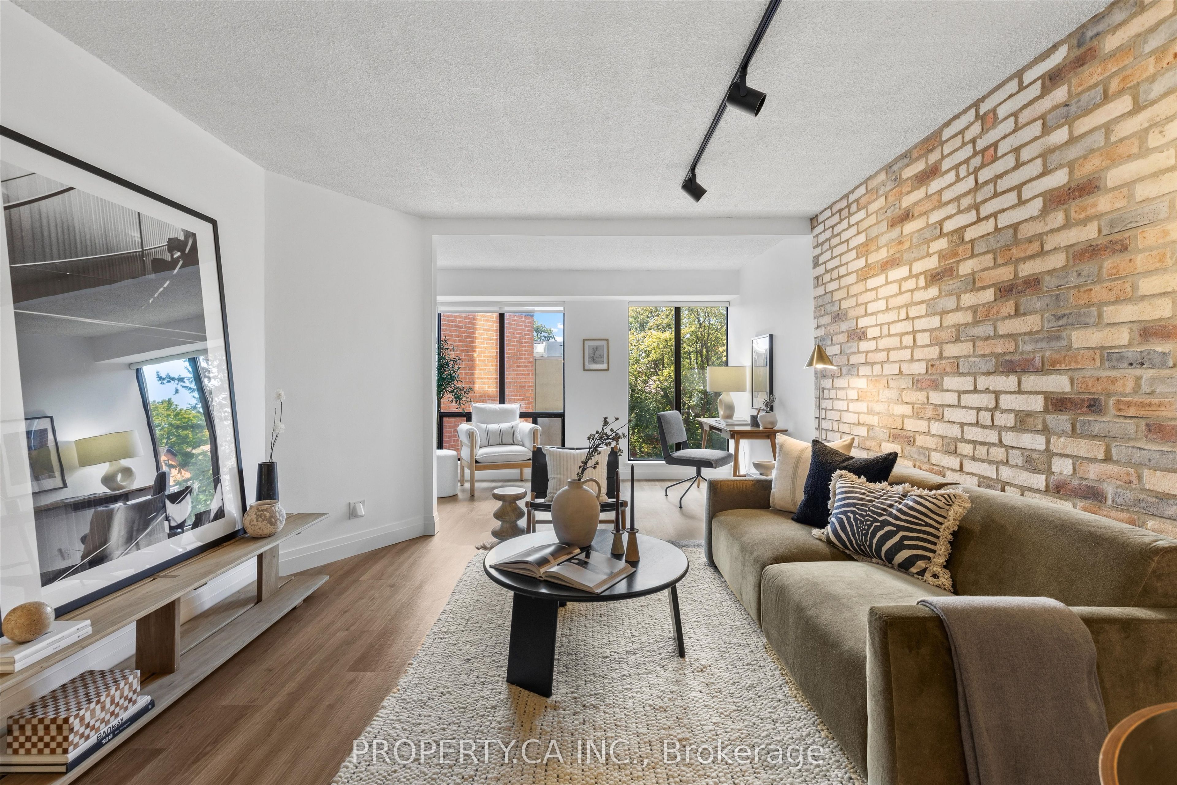 456 College Street 306