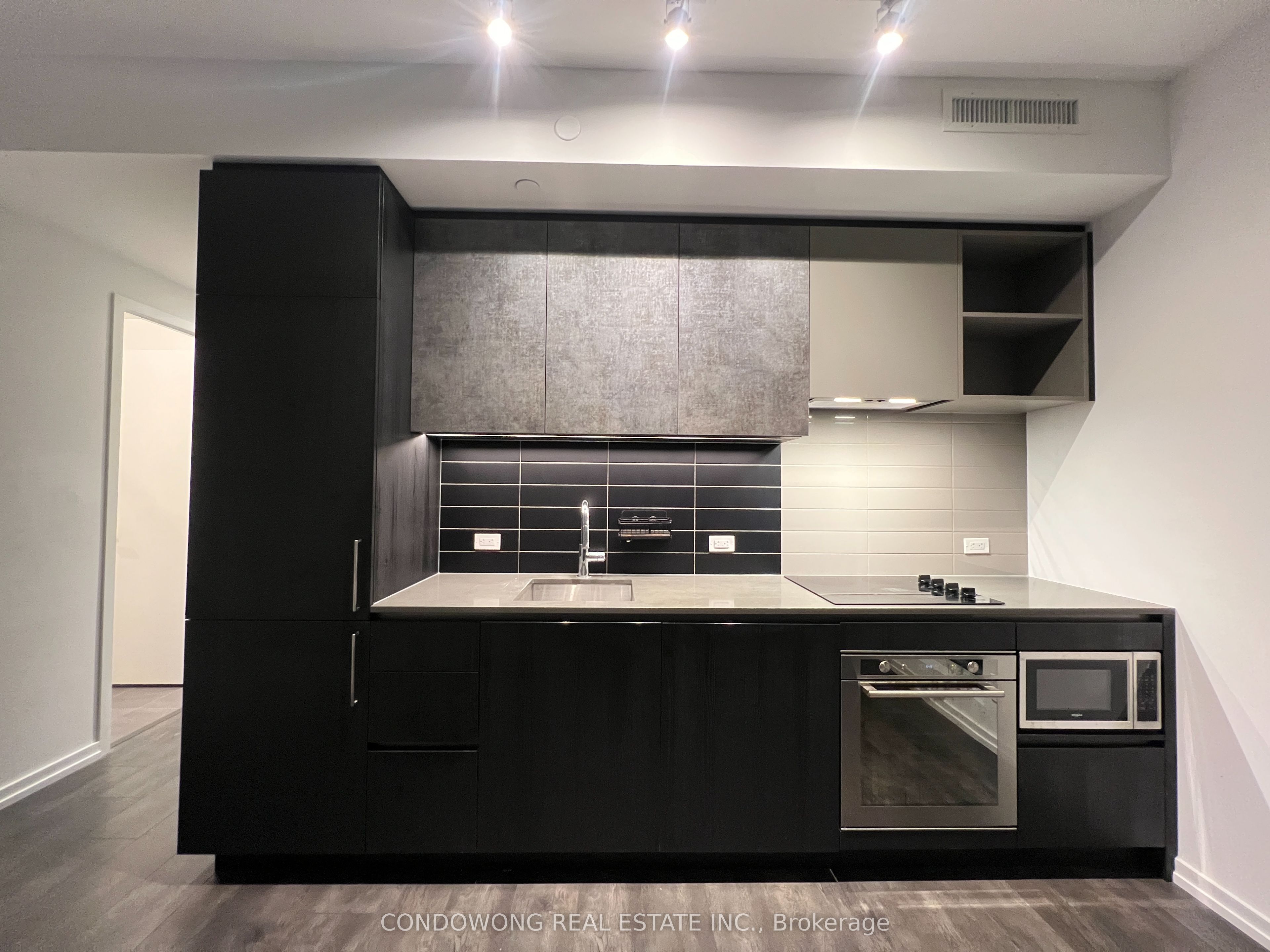 1000 Portage Parkway 4211