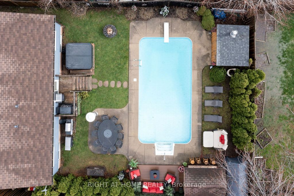 Photo of 760 WILLOW Avenue, Milton, ON L9T 3E6 (MLS # W13004946)