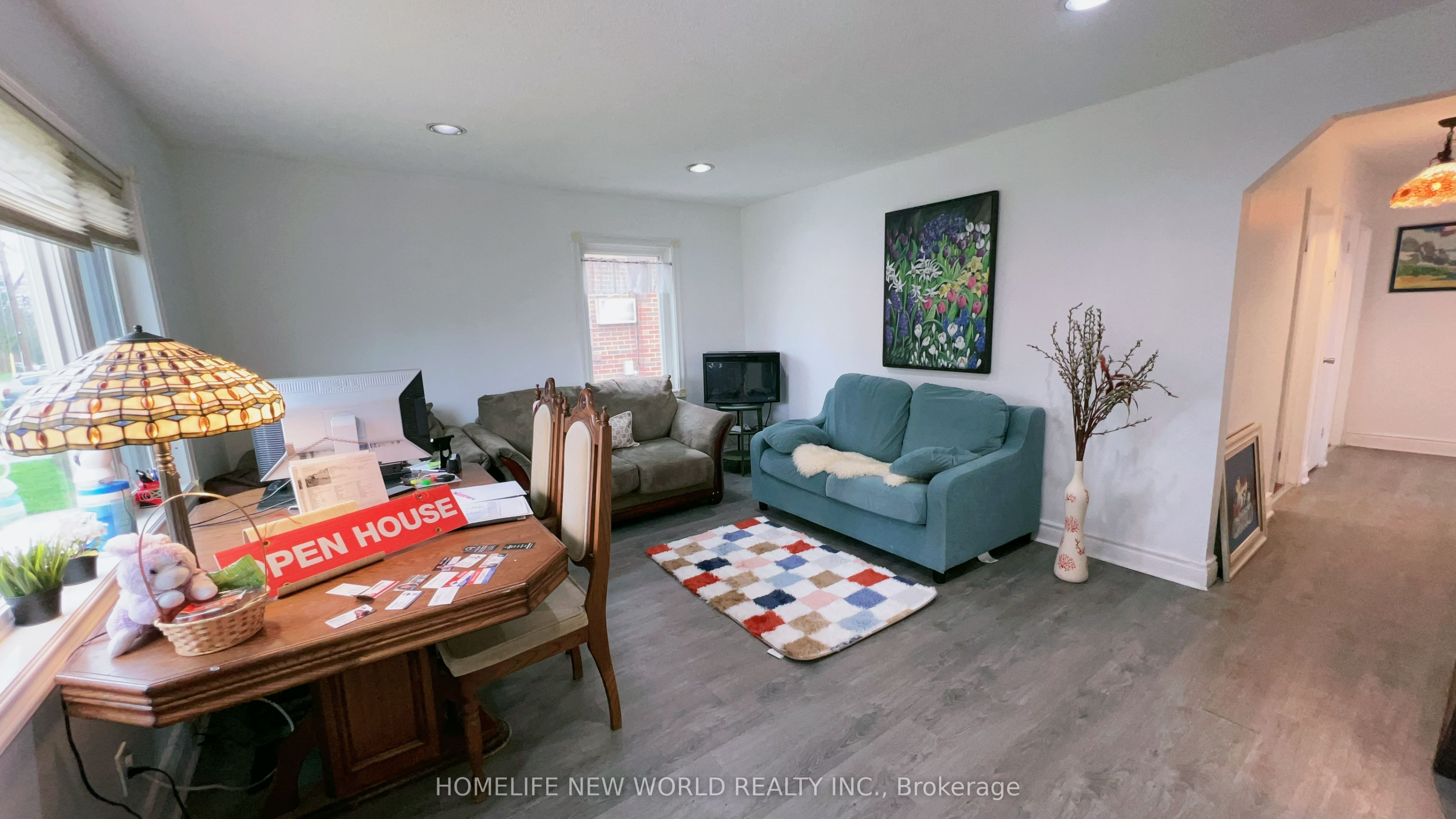 Photo 1 of 5 — 38 Ainsdale Road, Toronto, ON M1R 3Y8