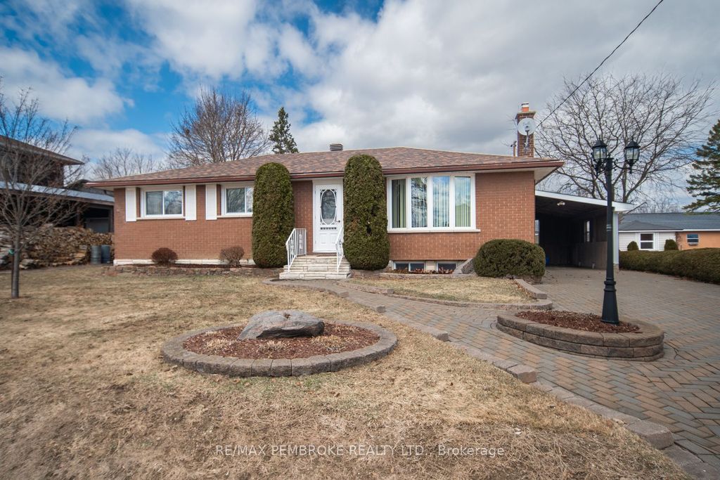 Photo of 395 Chamberlain Street, Pembroke, ON K8A 2N3 (MLS # X12988804)