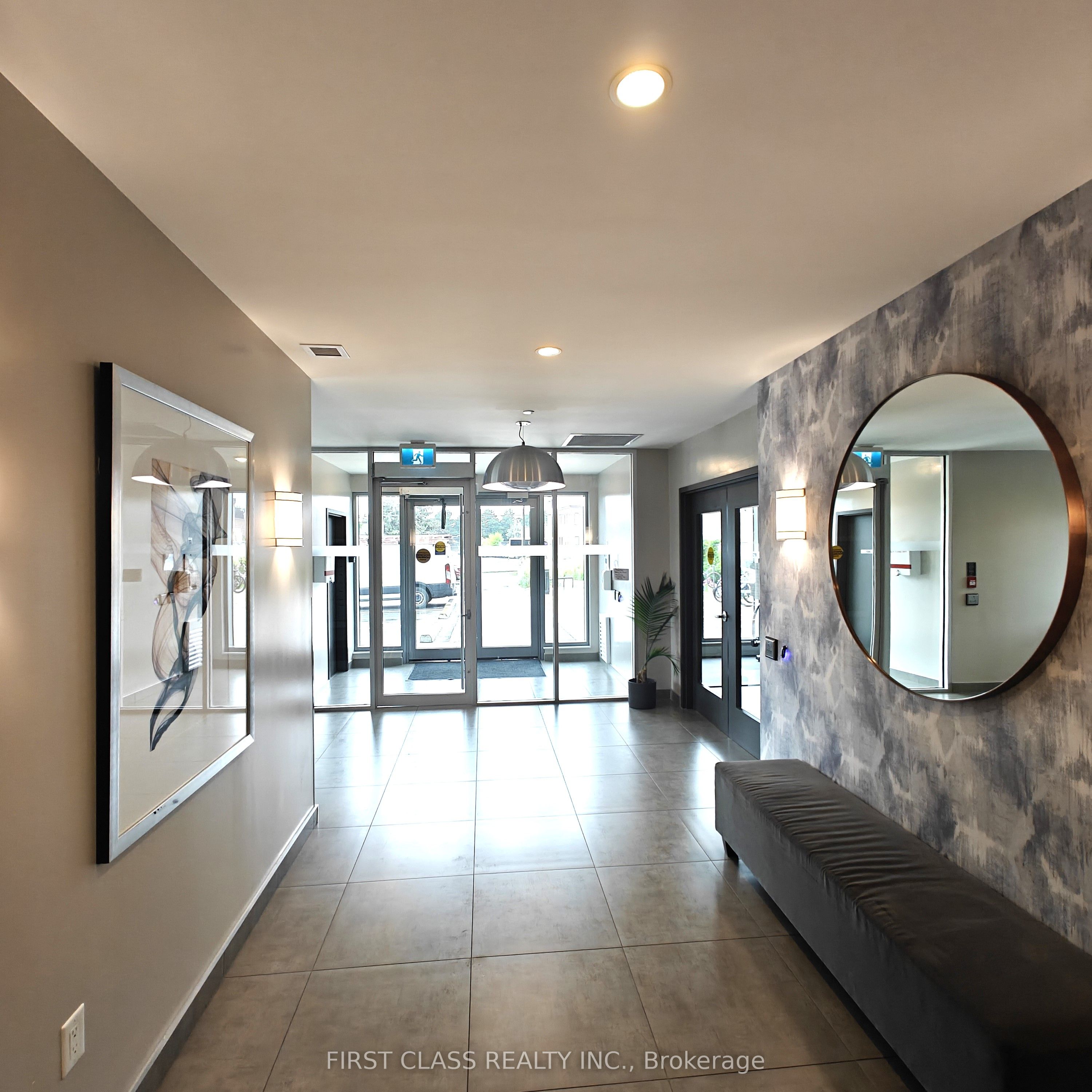716 Main Street E 808
