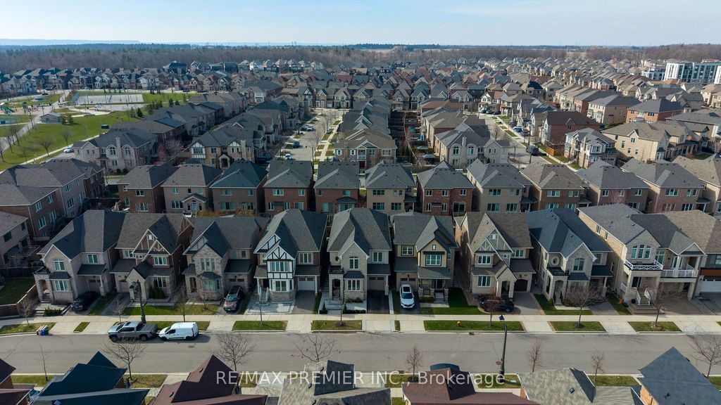 Photo of 367 Begonia Gardens, Oakville, ON L6M 1L7 (MLS # W12999994)