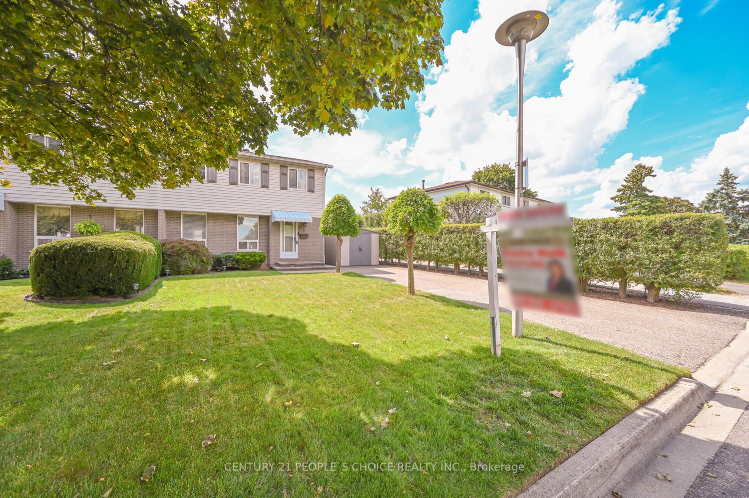 2 Fontaine Court