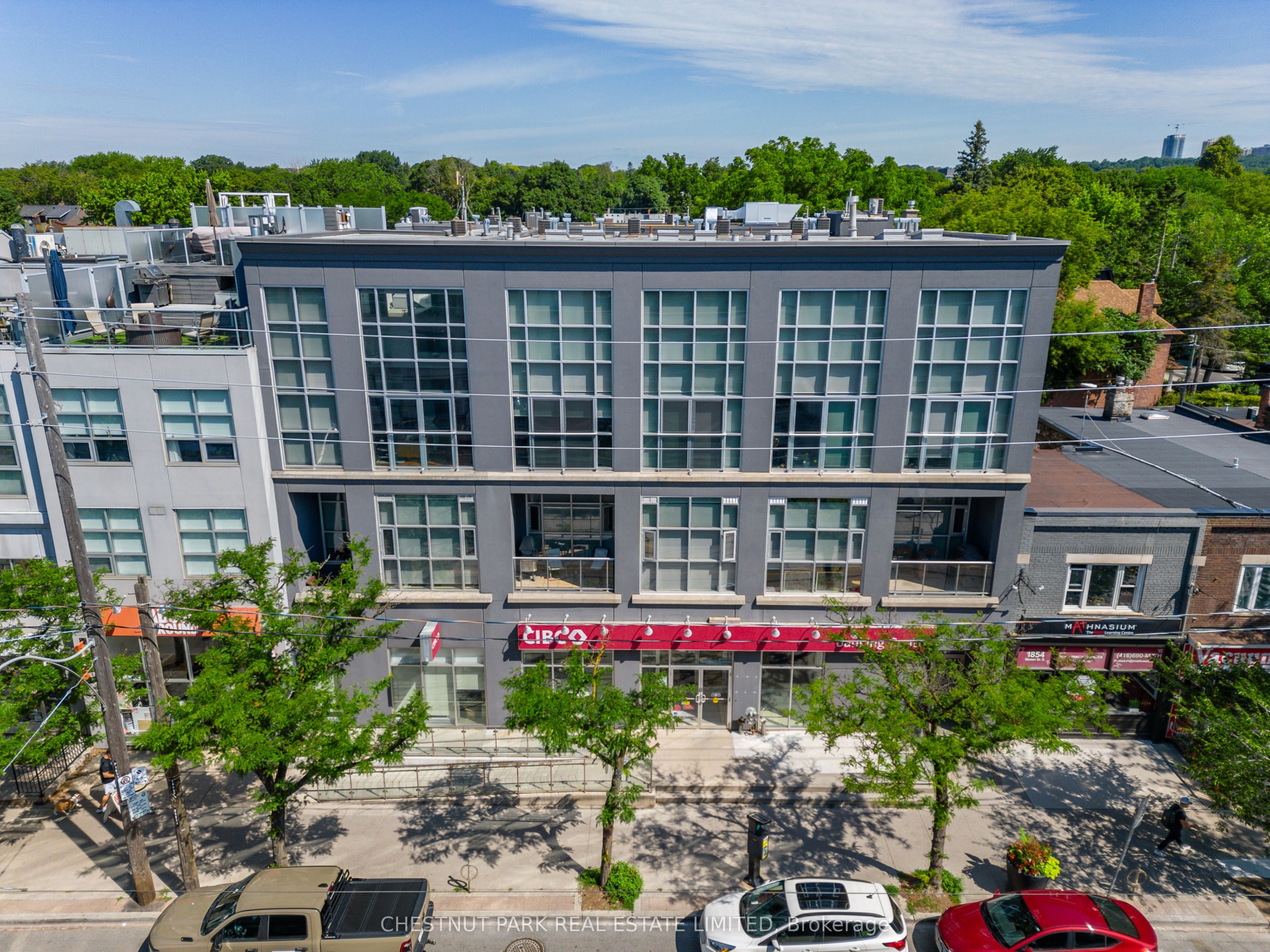1852 Queen Street E 304