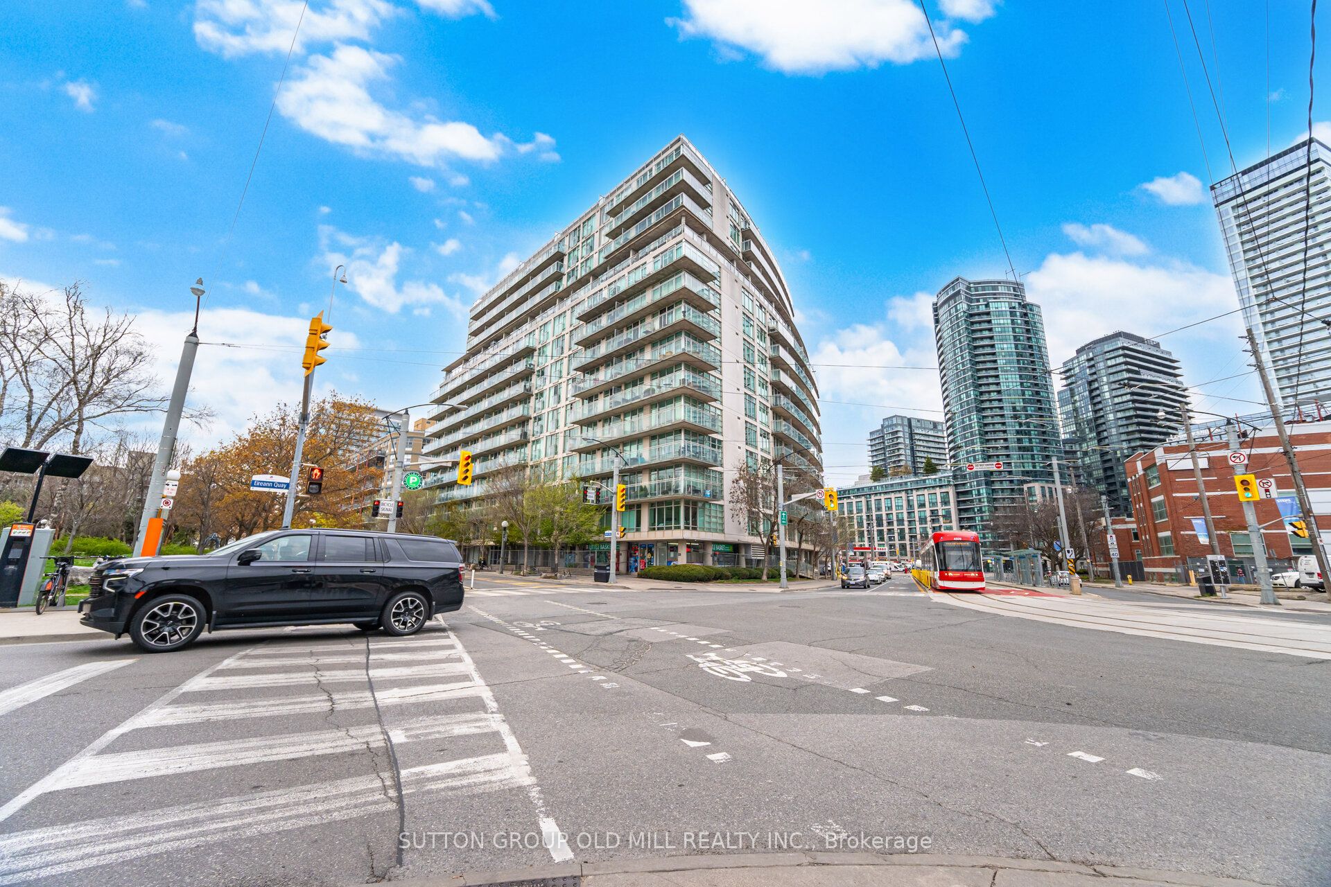 650 Queens Quay W 909