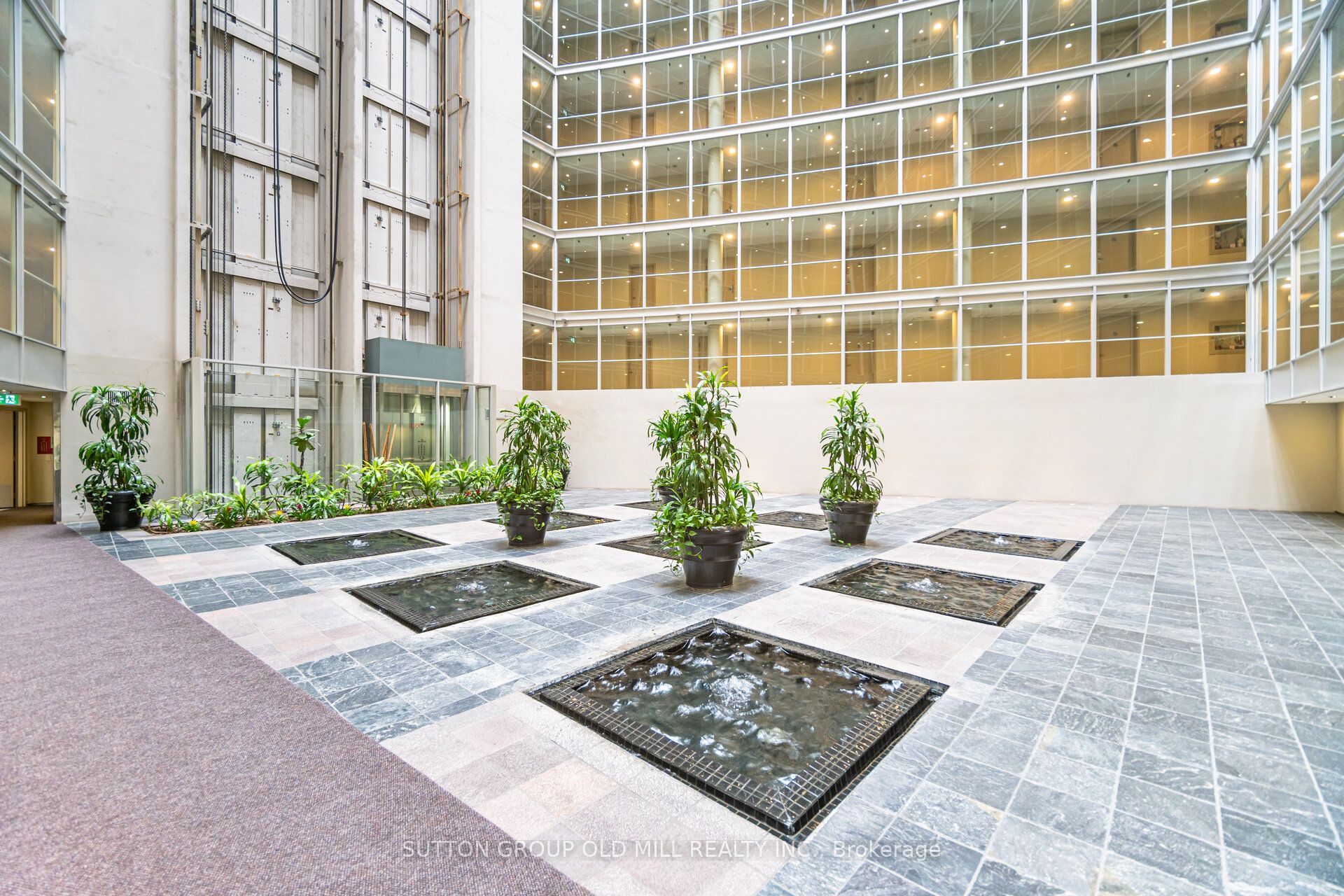 650 Queens Quay W 909