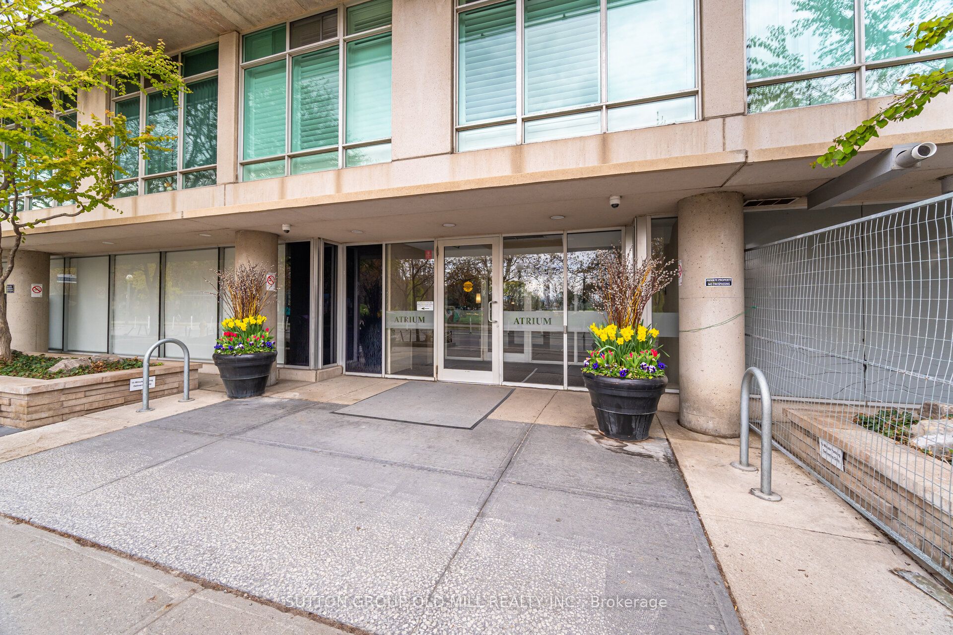 650 Queens Quay W 909