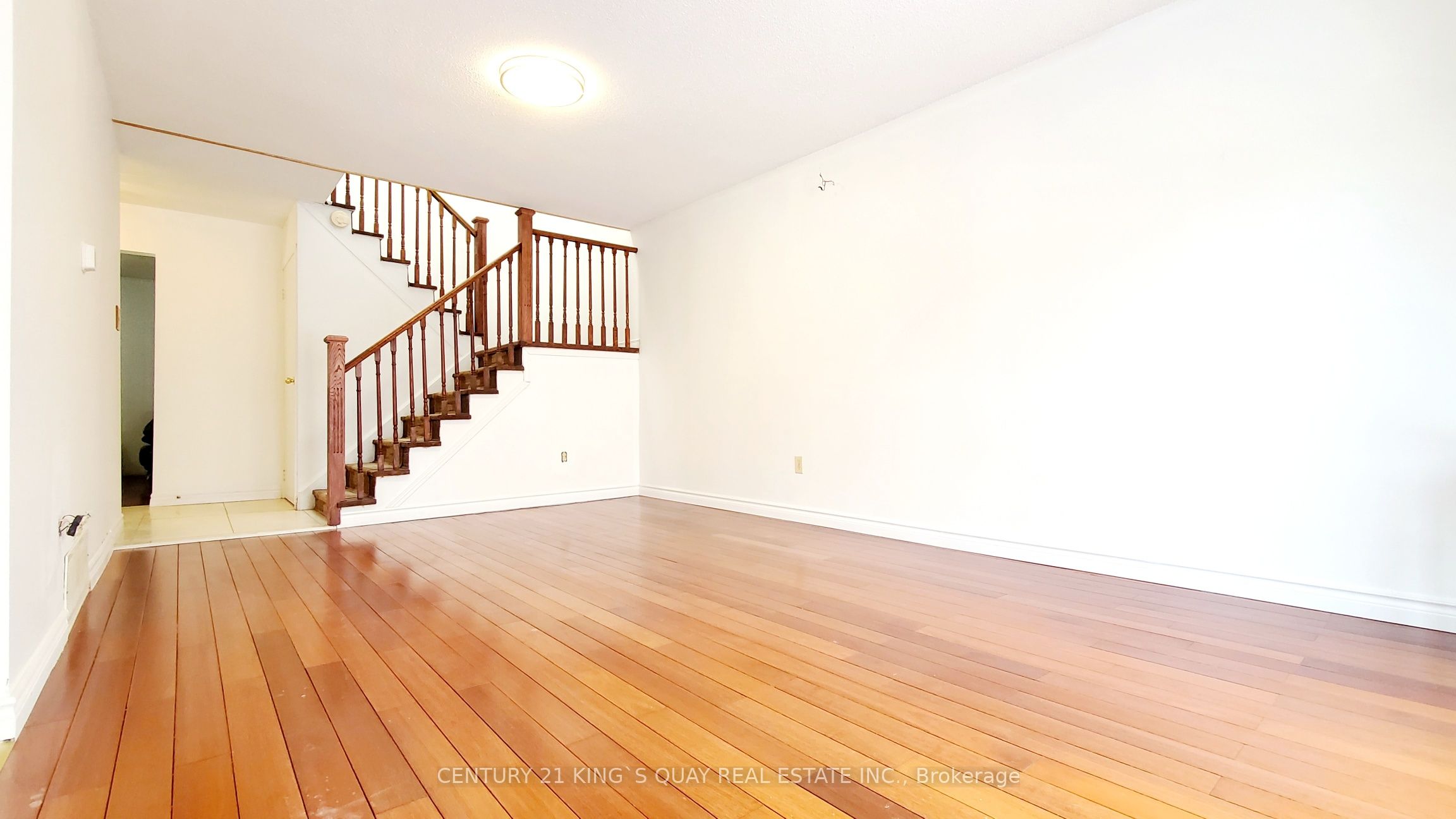 6 Cottsmore Crescent