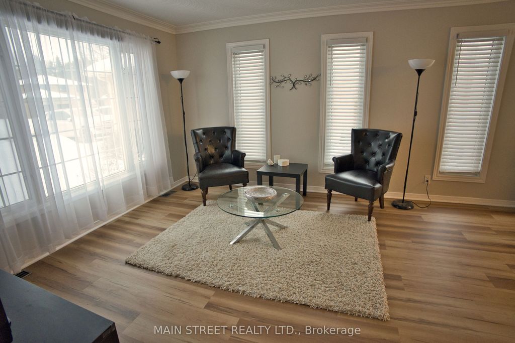 Photo of 22 Royal Court, Bradford West Gwillimbury, ON L3Z 2P4 (MLS # N12790744)